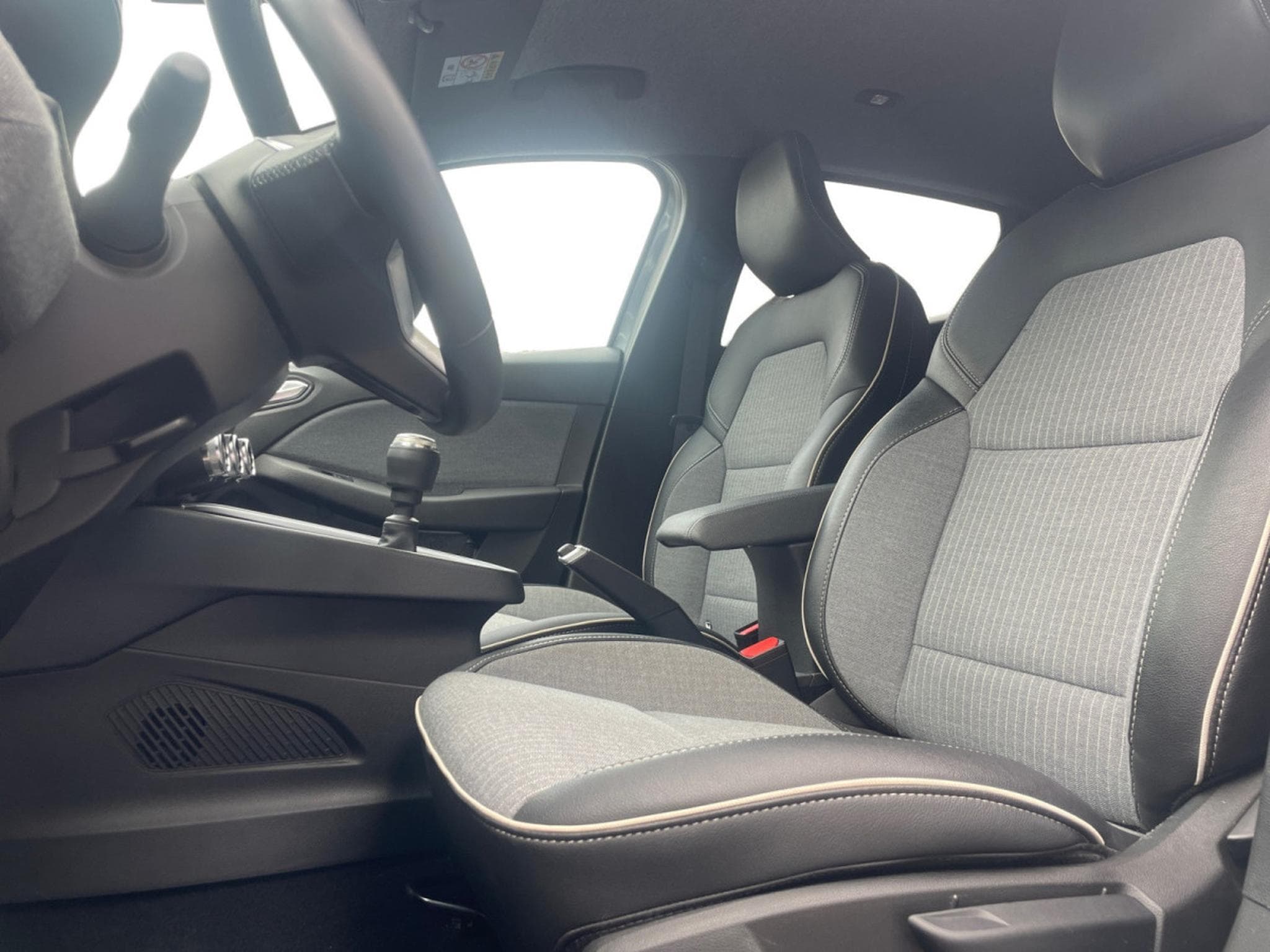 Renault Clio 1.0 Tce Techno (2024) - Photo 6
