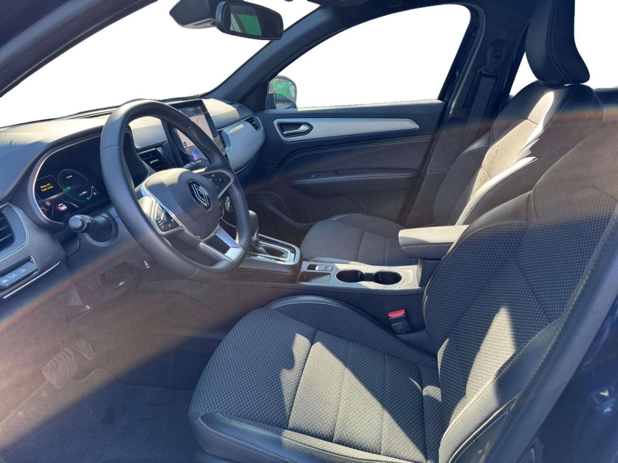 Renault Arkana 1.6 Tce E-TECH Hybrid Techno EDC (2025) - Photo 6