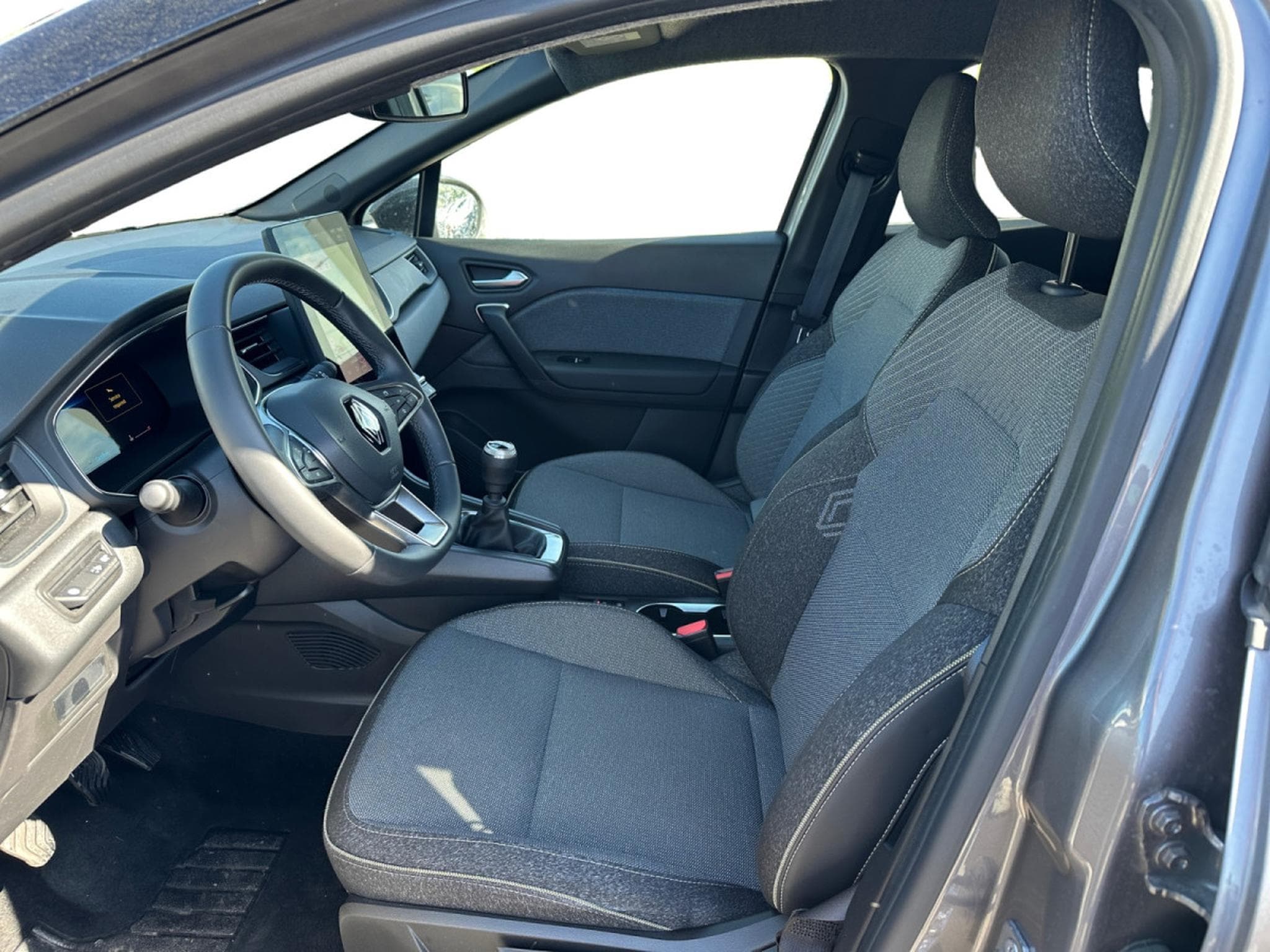 Renault Captur 1.0 Tce Techno (2025) - Foto 7