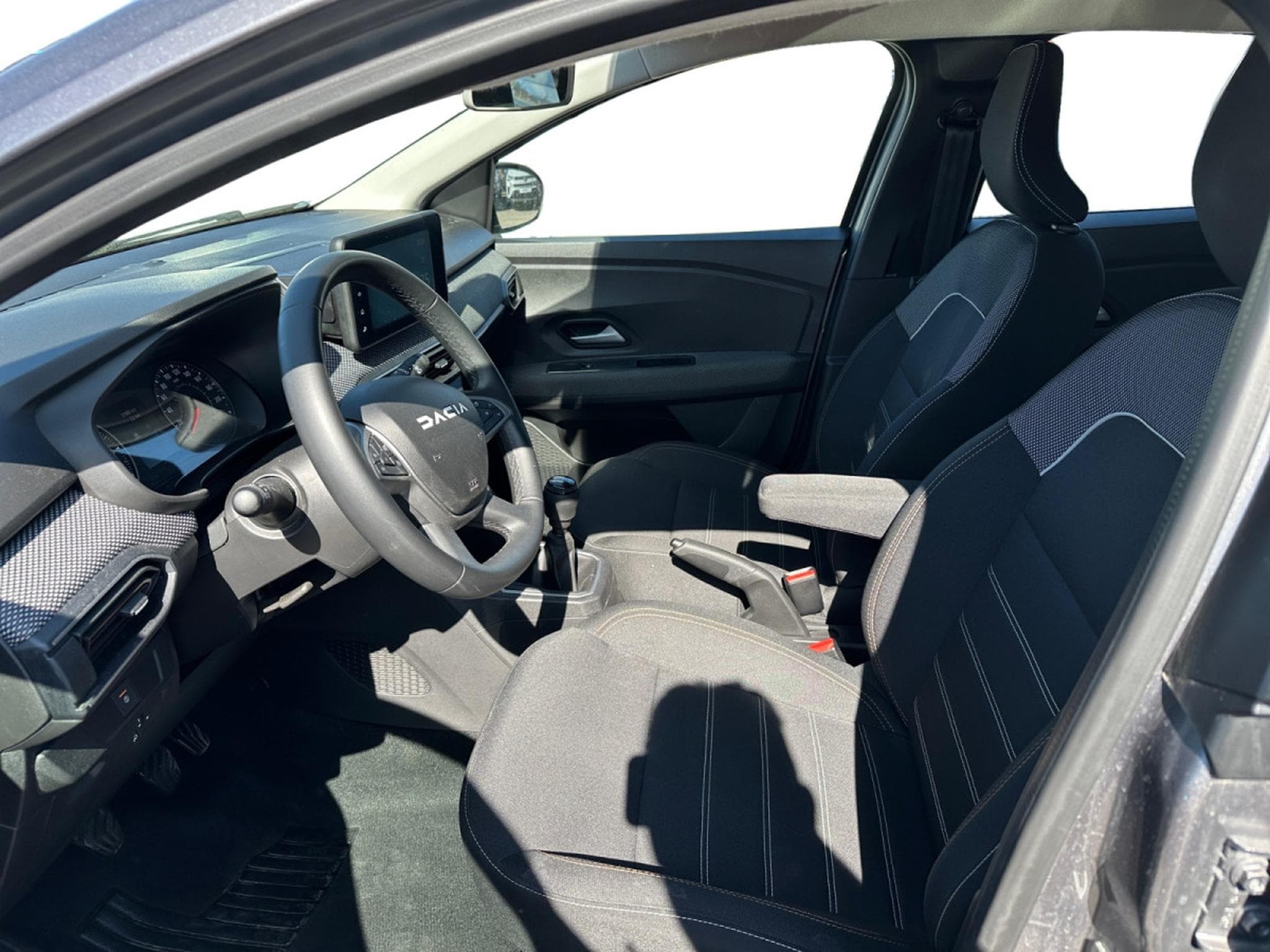Dacia Sandero 1.0 Stepway Expression TCe 90 (2024) - Photo 7