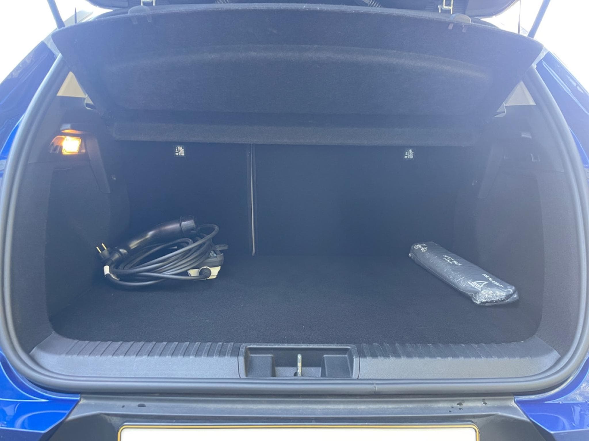Renault Captur 1.6i E-TECH PHEV Initiale Paris (2022) - Foto 12