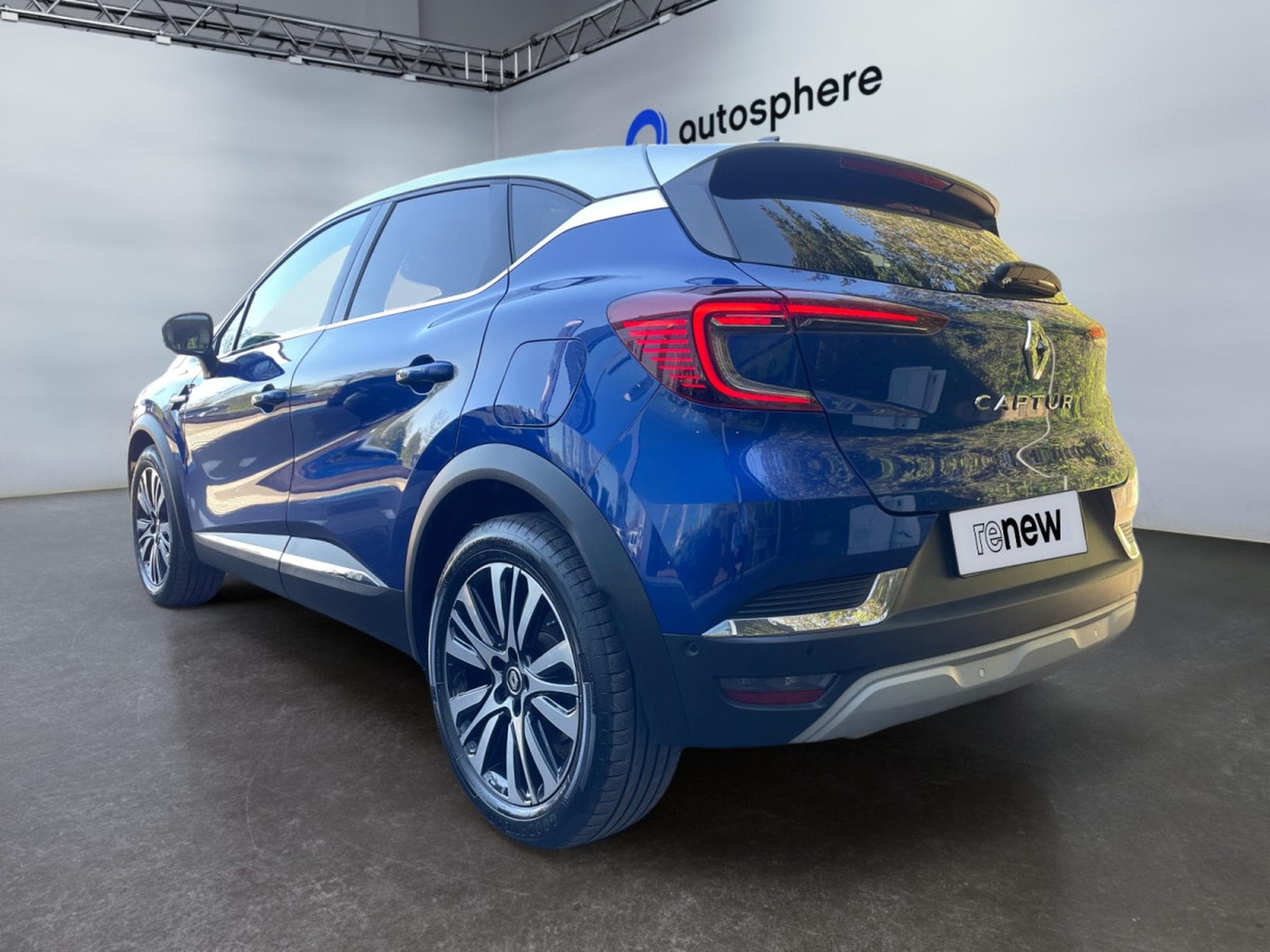 Renault Captur 1.6i E-TECH PHEV Initiale Paris (2022) - Foto 3