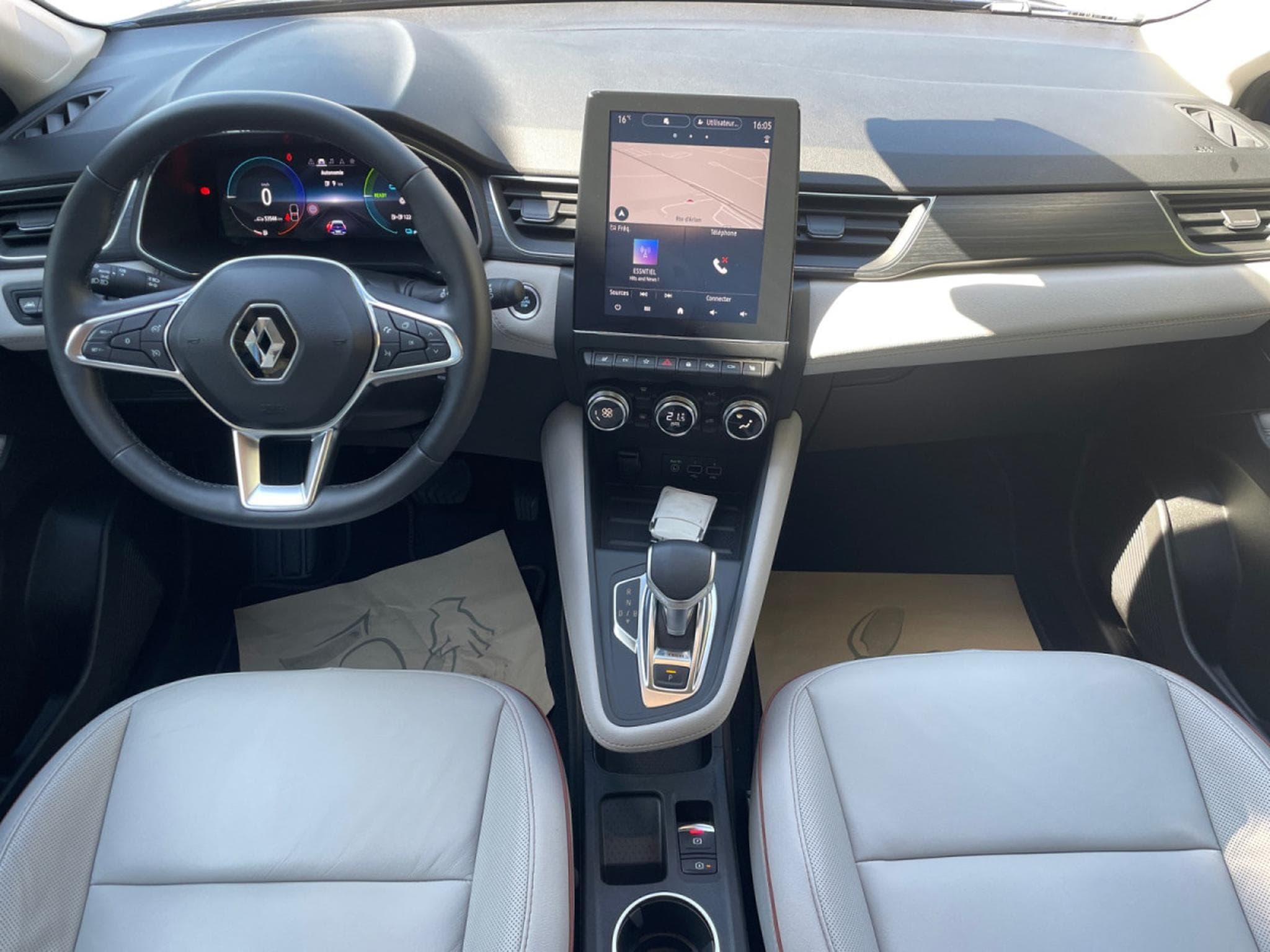 Renault Captur 1.6i E-TECH PHEV Initiale Paris (2022) - Foto 7