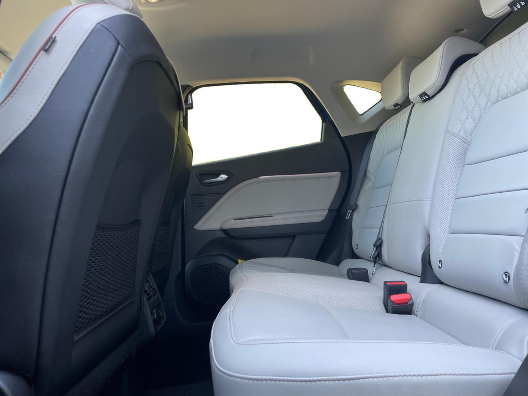 Renault Captur 1.6i E-TECH PHEV Initiale Paris (2022) - Foto 9