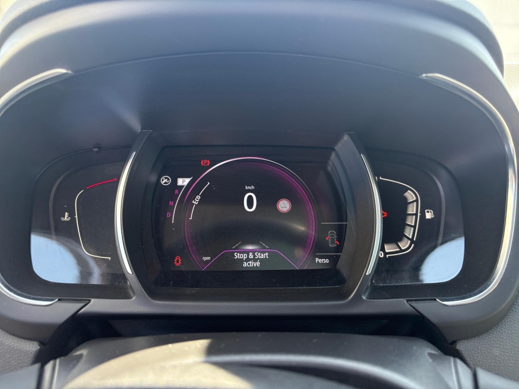 Renault Scenic 1.6 dCi Energy Initiale Paris EDC (2018) - Photo 8