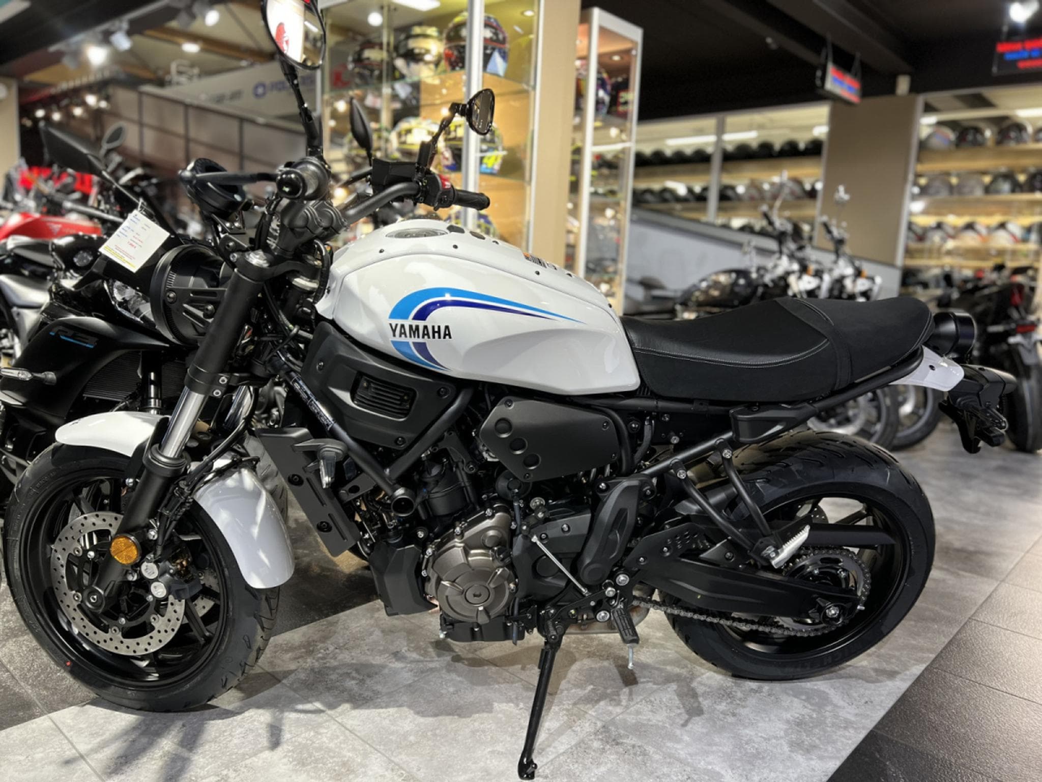 Yamaha XSR rabaissée 50 mm (2024) - Foto 5