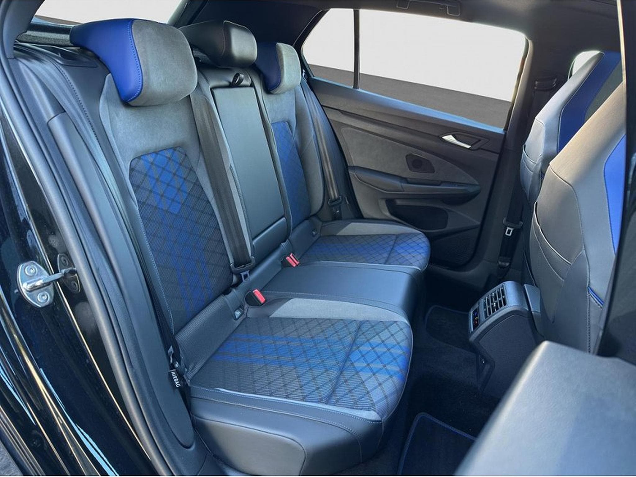 VW Golf (2025) - Foto 18