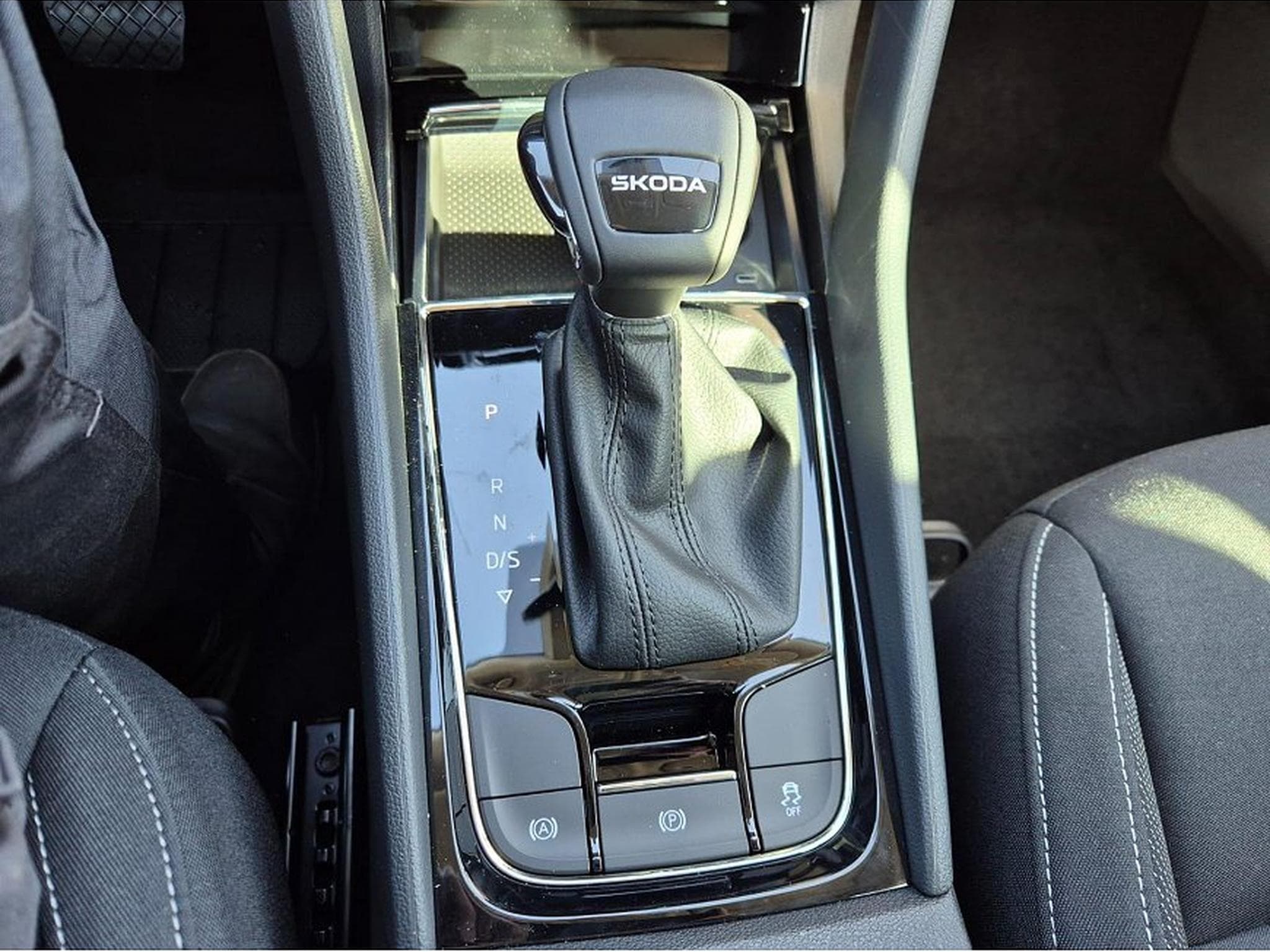 Skoda Karoq (2026) - Foto 24