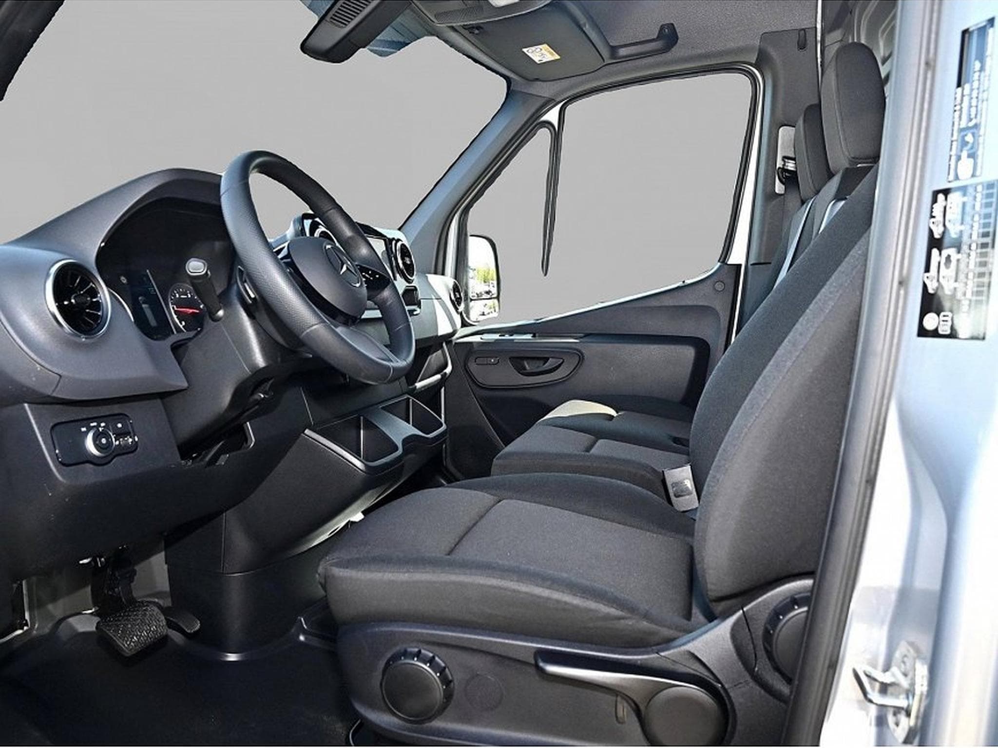 Mercedes Sprinter (2025) - Photo 5