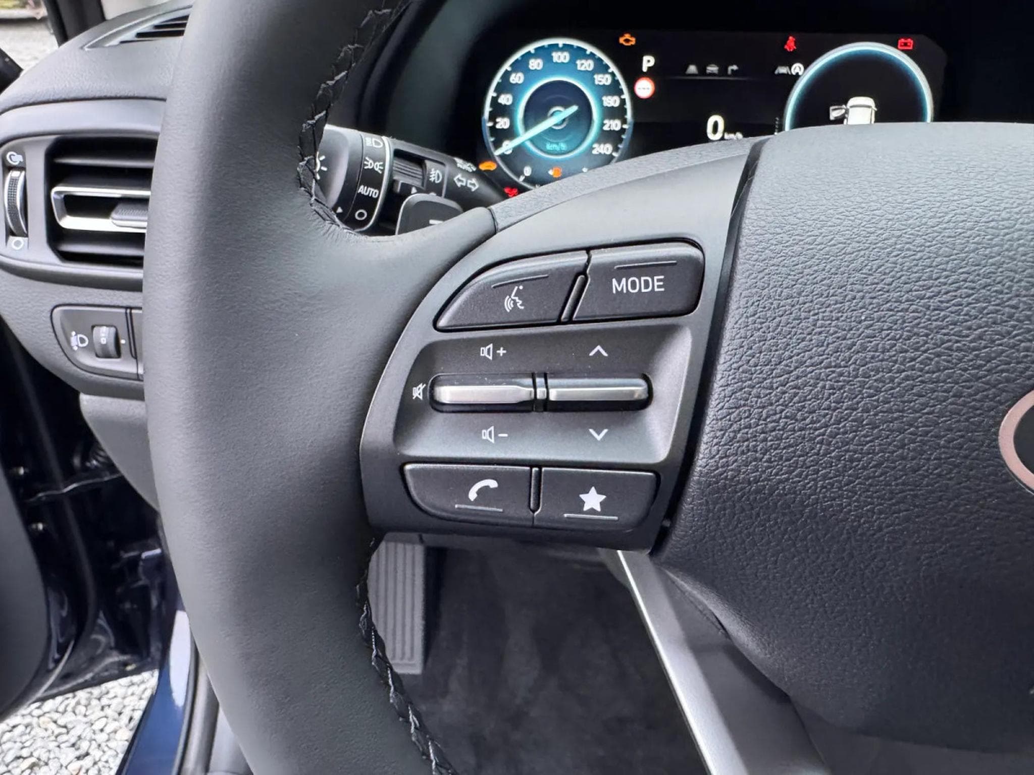 Hyundai i30 1.5 T-GDI 140 DCT Trend + (2025) - Photo 11