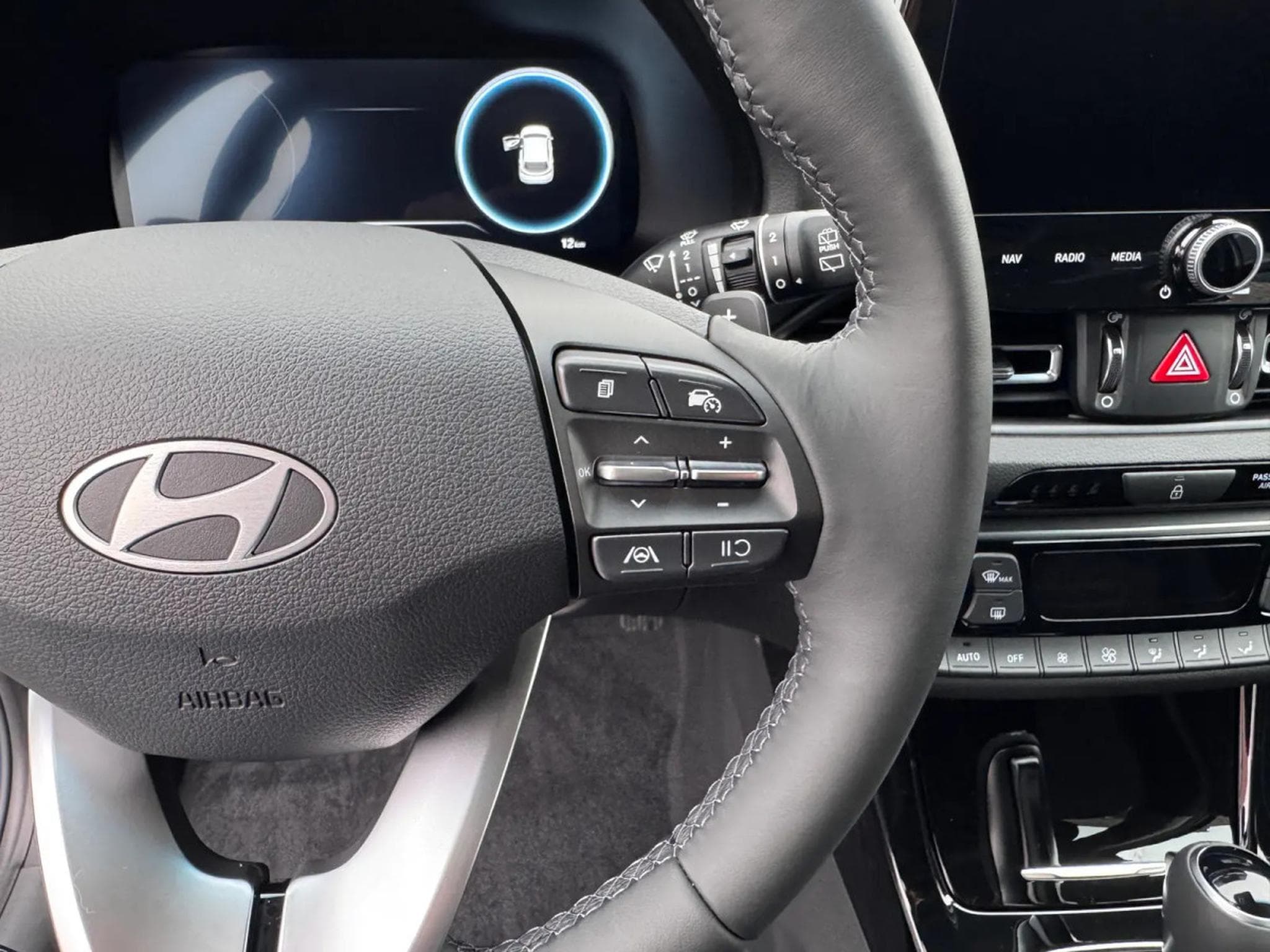 Hyundai i30 1.5 T-GDI 140 DCT Trend + (2025) - Photo 12