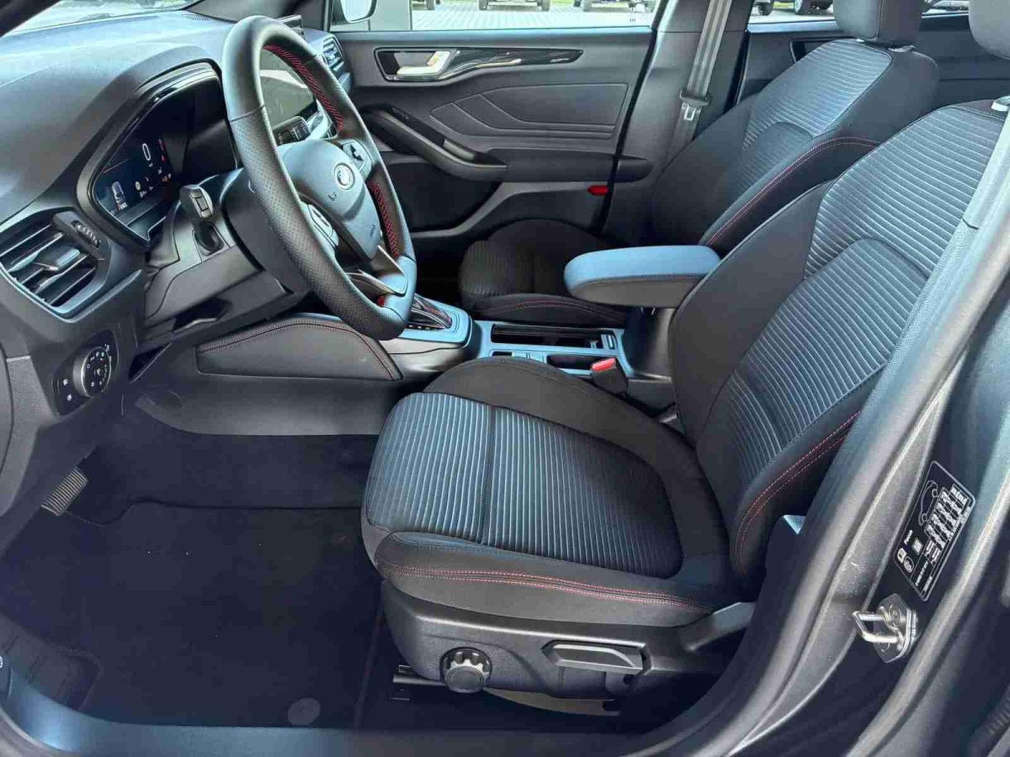 Ford Focus 1.0i Ecoboost 155 AT St-Line X (2025) - Photo 7