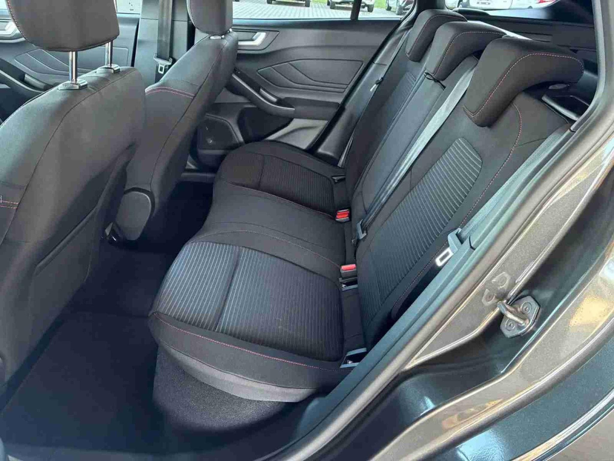 Ford Focus 1.0i Ecoboost 155 AT St-Line X (2025) - Photo 8