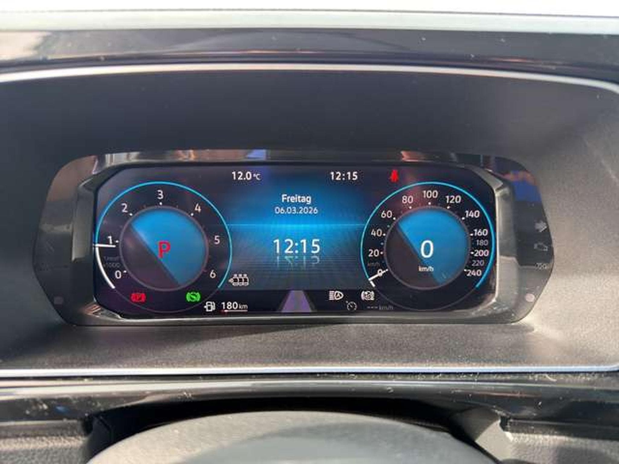 VW Caddy Style 2.0 TDI DSG/Navi/LED/Pano (2022) - Photo 11