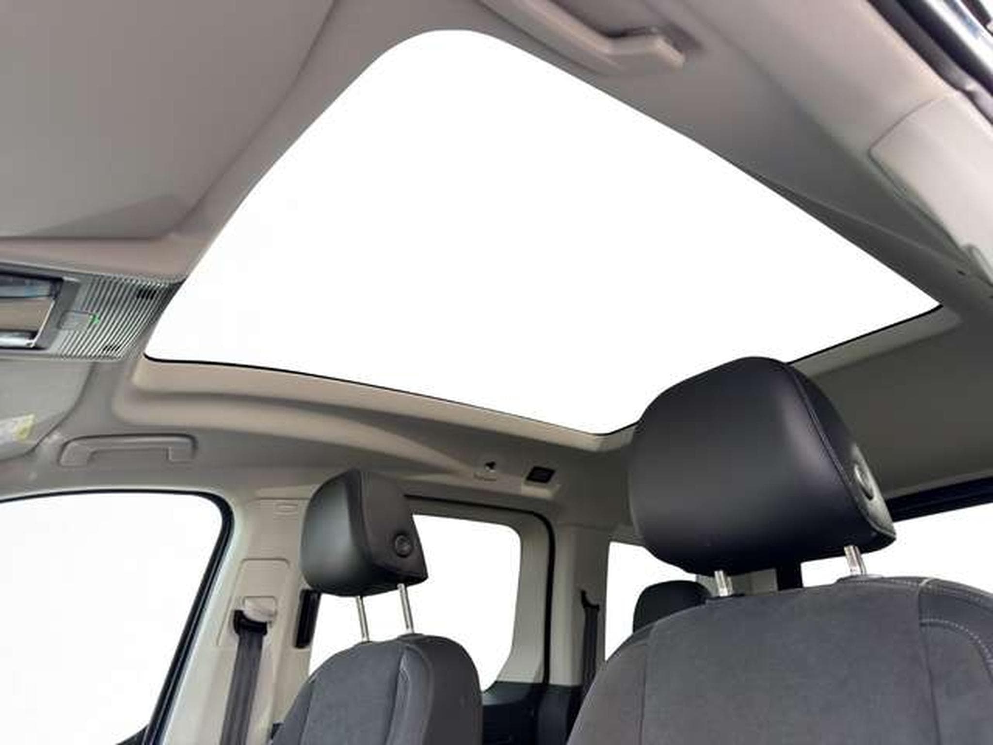 VW Caddy Style 2.0 TDI DSG/Navi/LED/Pano (2022) - Photo 18