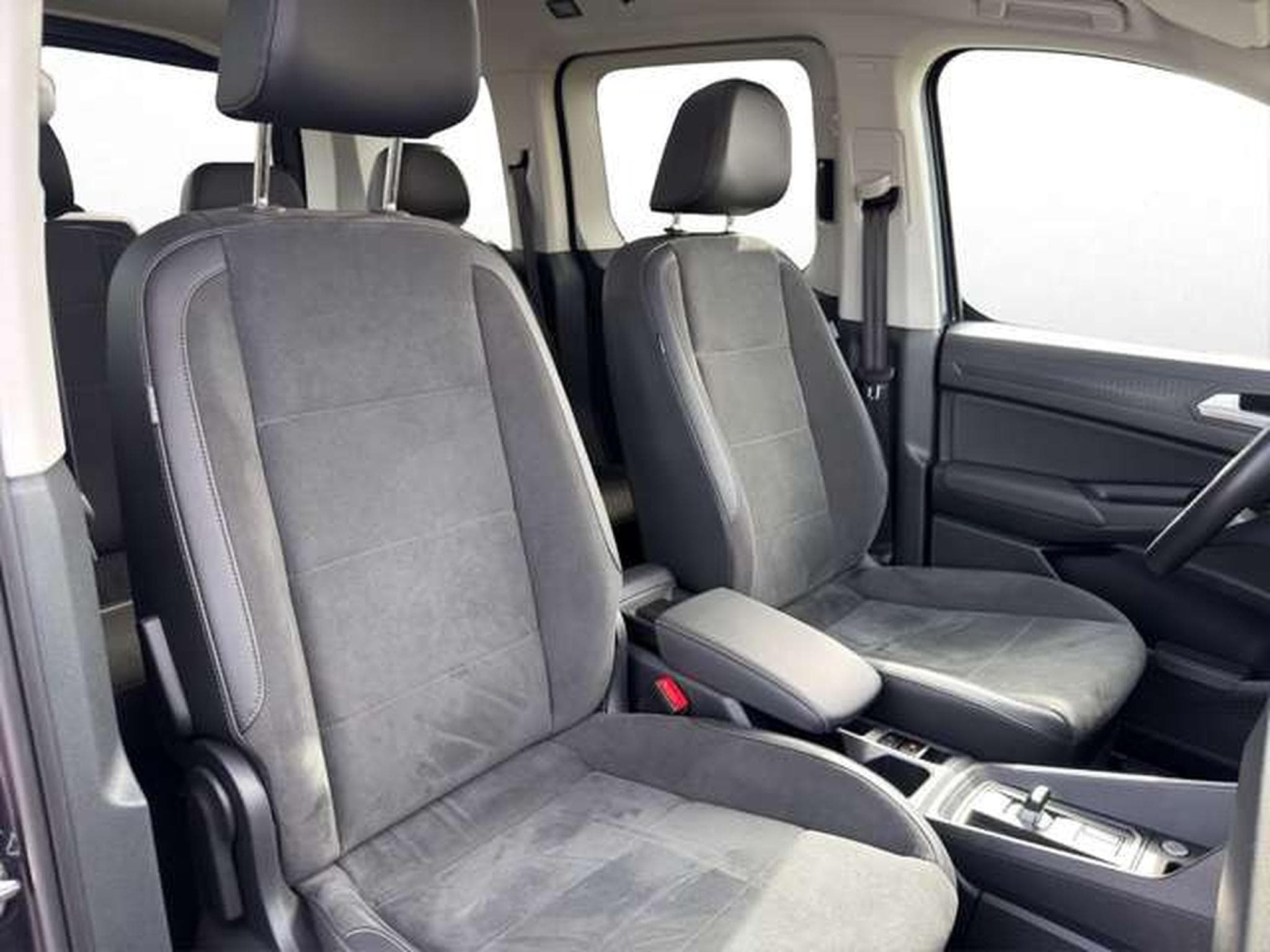 VW Caddy Style 2.0 TDI DSG/Navi/LED/Pano (2022) - Photo 19