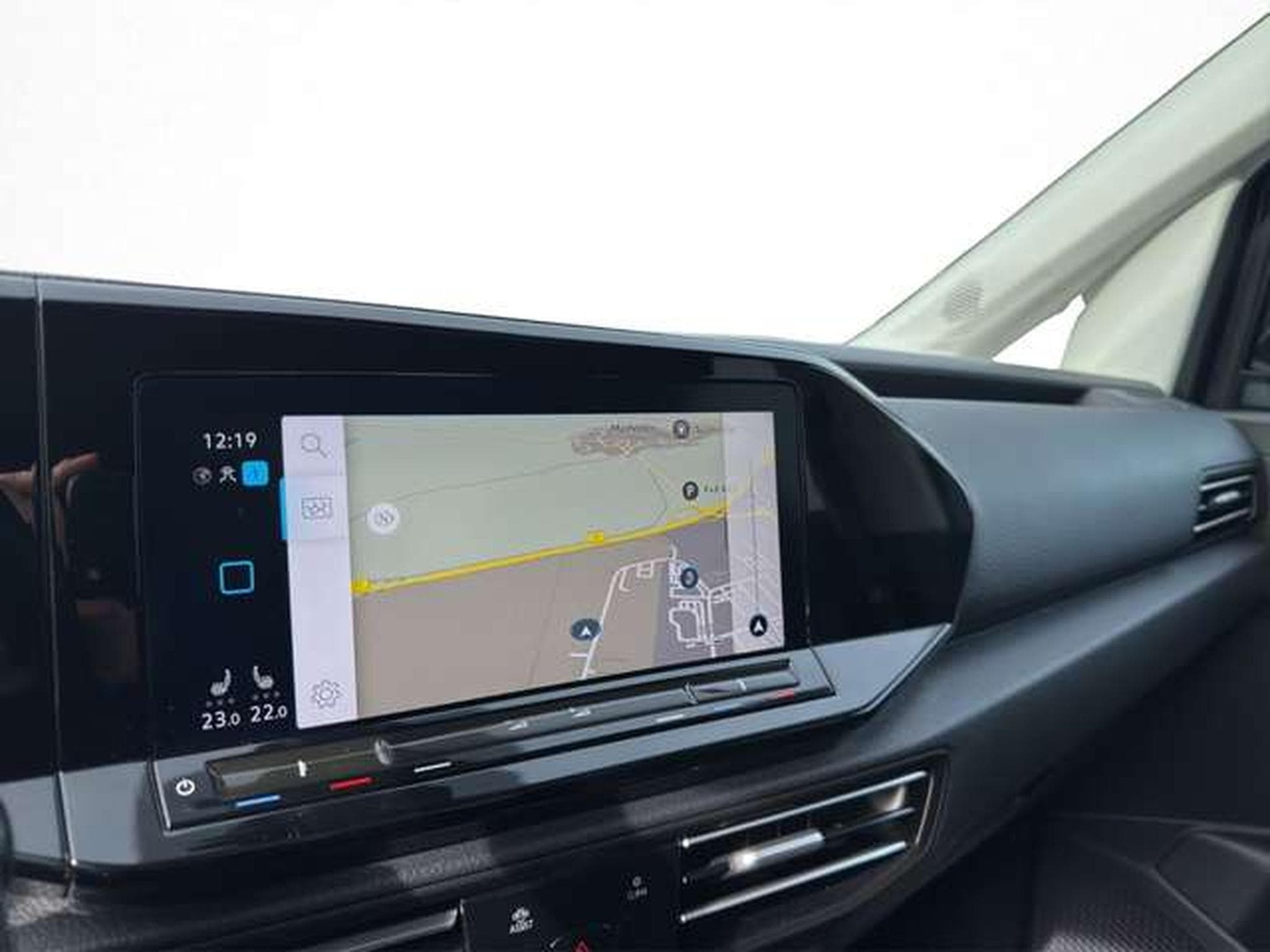 VW Caddy Style 2.0 TDI DSG/Navi/LED/Pano (2022) - Photo 20