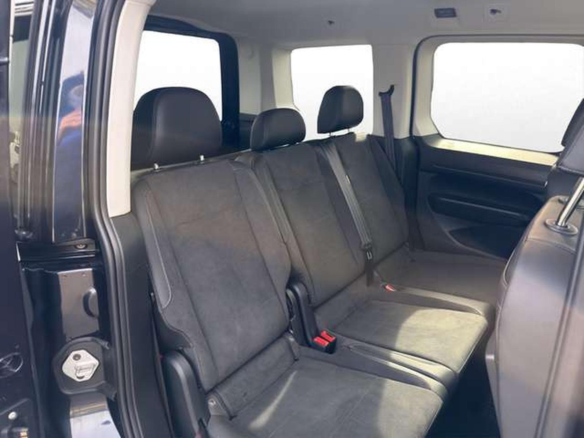 VW Caddy Style 2.0 TDI DSG/Navi/LED/Pano (2022) - Photo 23