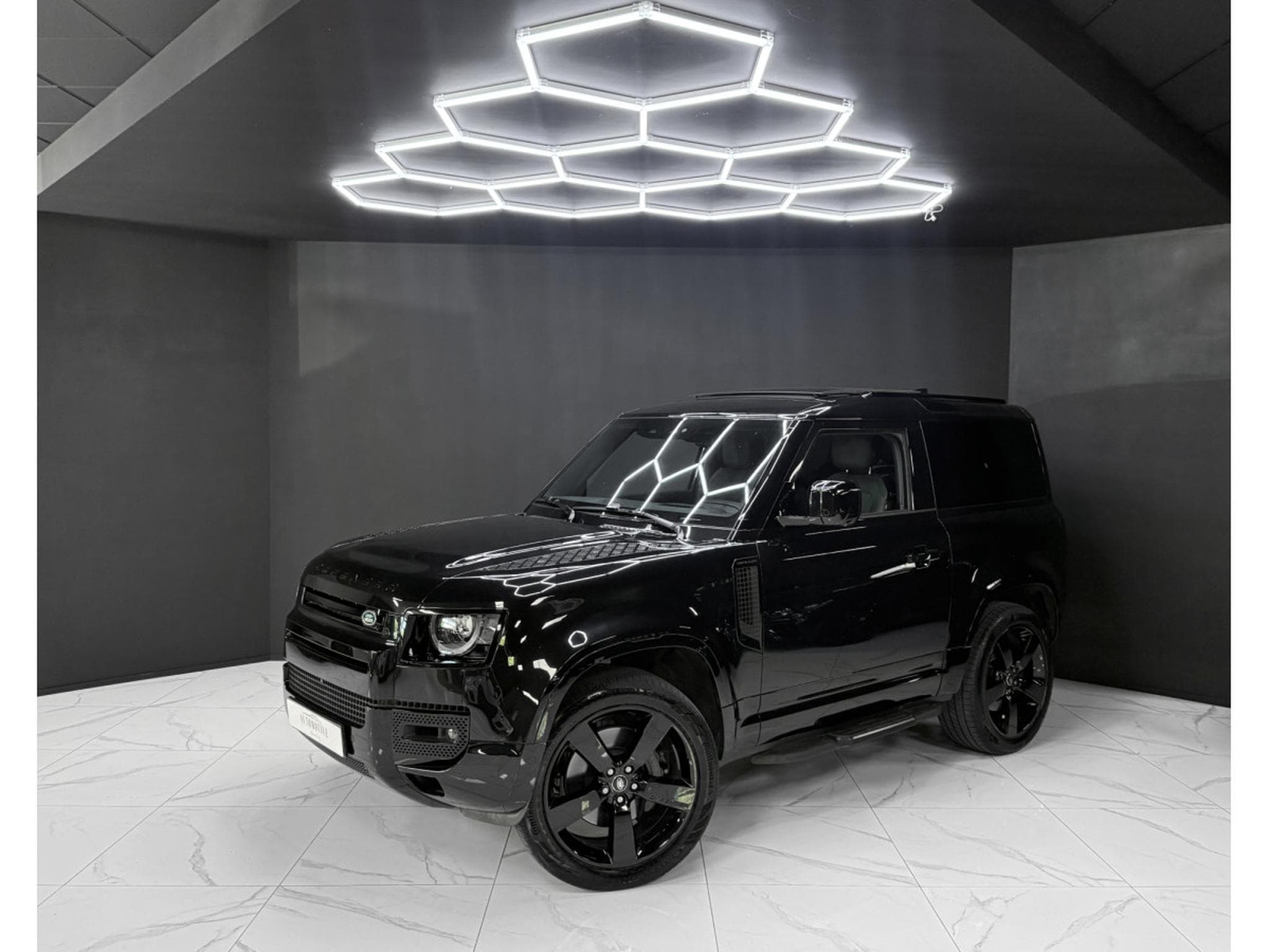 Land-Rover Defender 90 AWD V8 WARRANTY 2029 (2024) - Photo 1