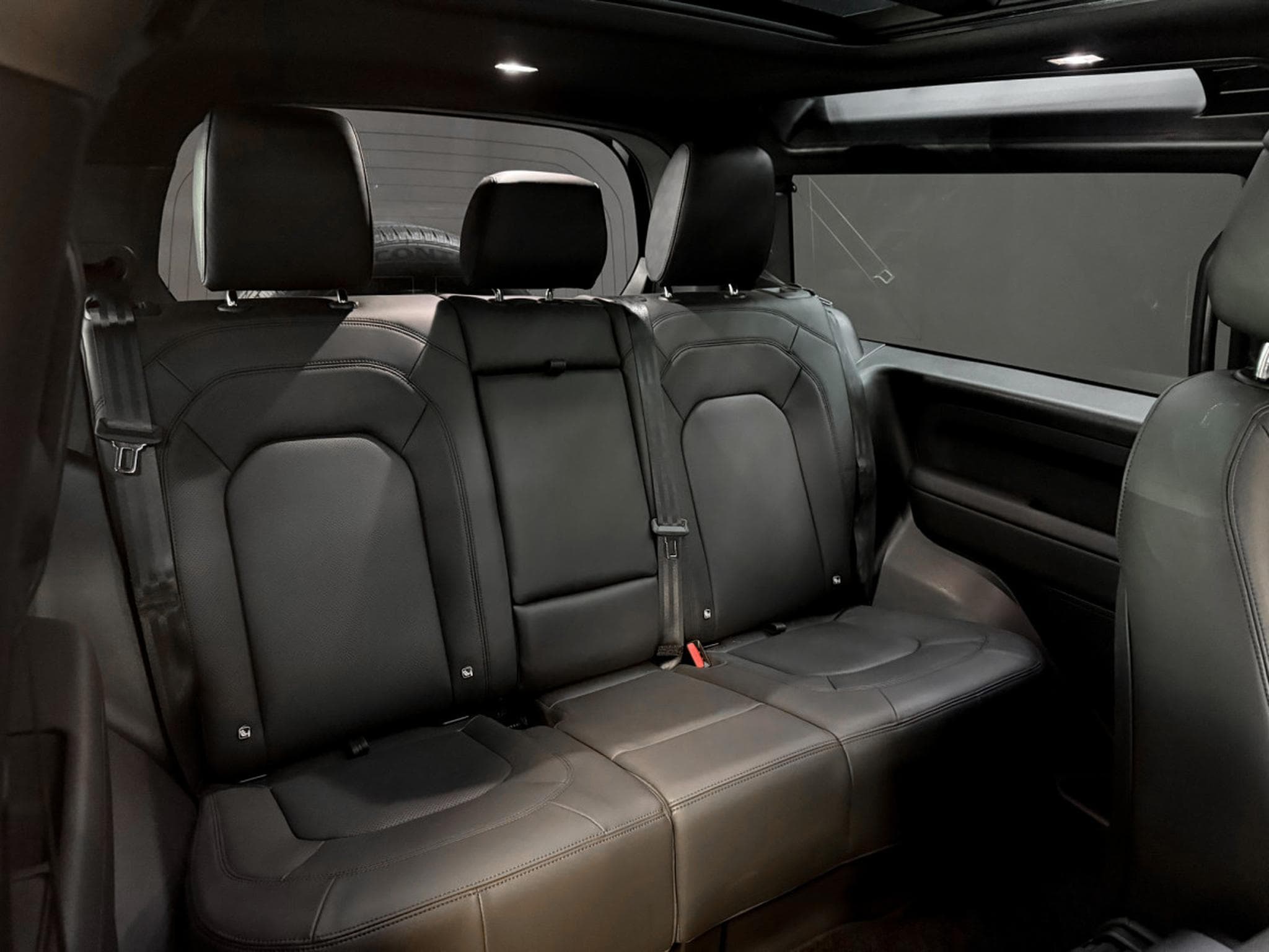 Land-Rover Defender 90 AWD V8 WARRANTY 2029 (2024) - Photo 15