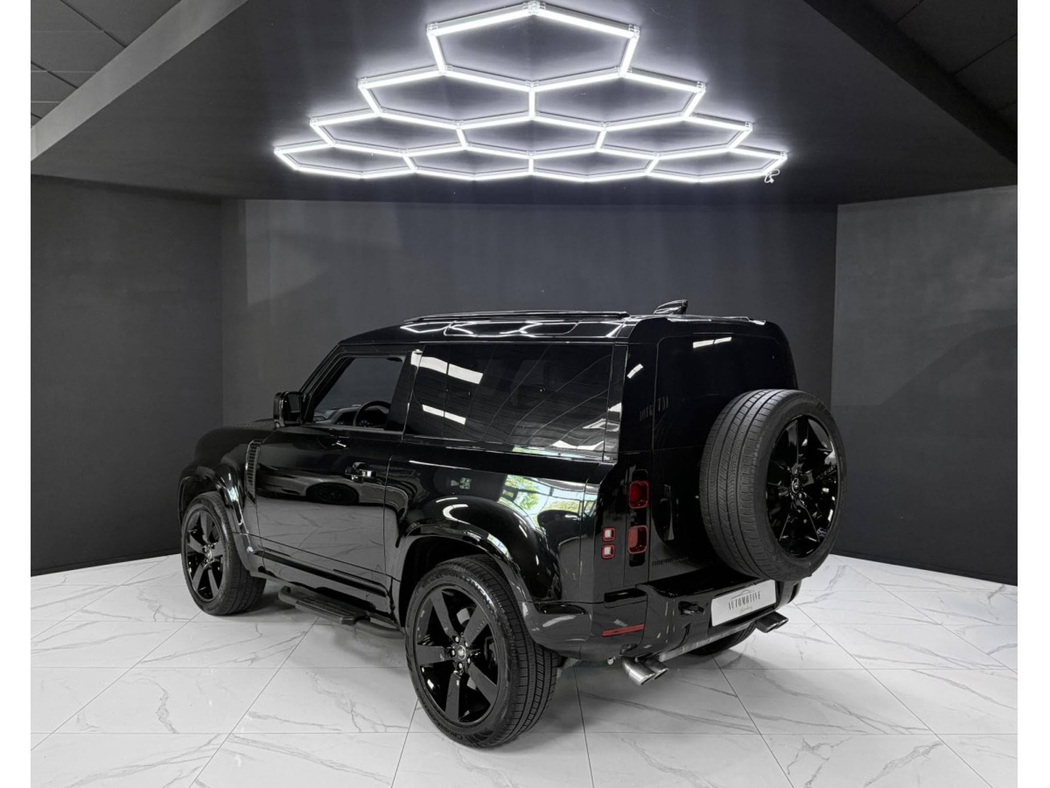 Land-Rover Defender 90 AWD V8 WARRANTY 2029 (2024) - Photo 3