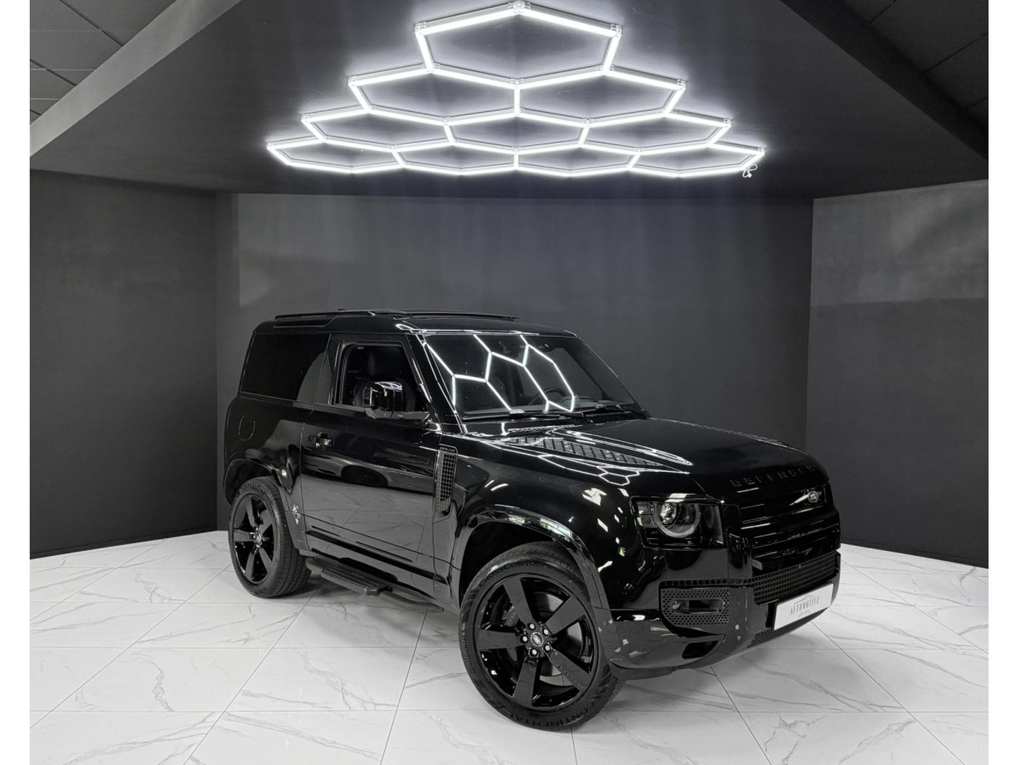 Land-Rover Defender 90 AWD V8 WARRANTY 2029 (2024) - Photo 7