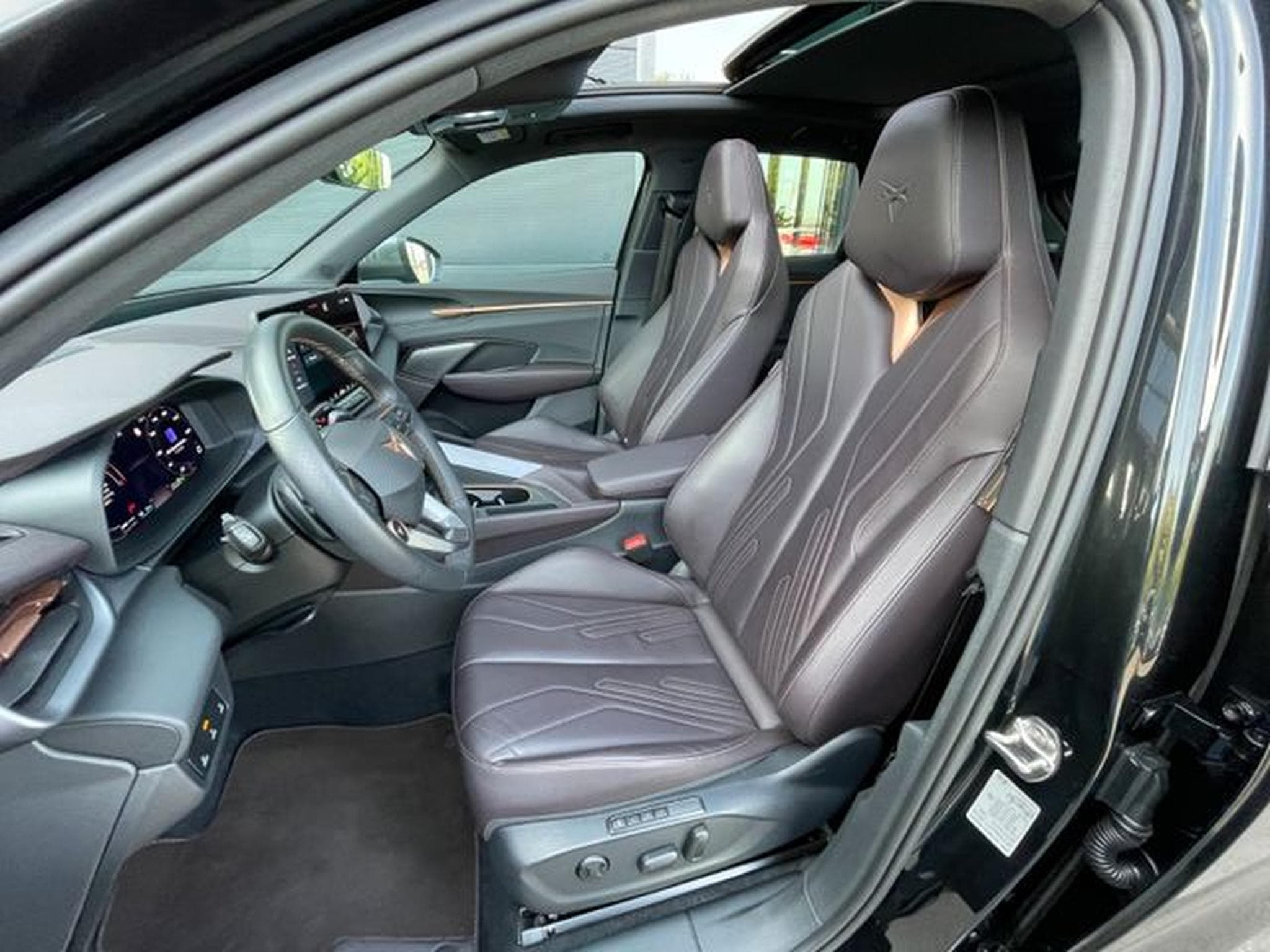 Cupra Terramar Terramar PHEV eHybrid 200kW VZ Schalensitz Stand (2025) - Photo 10