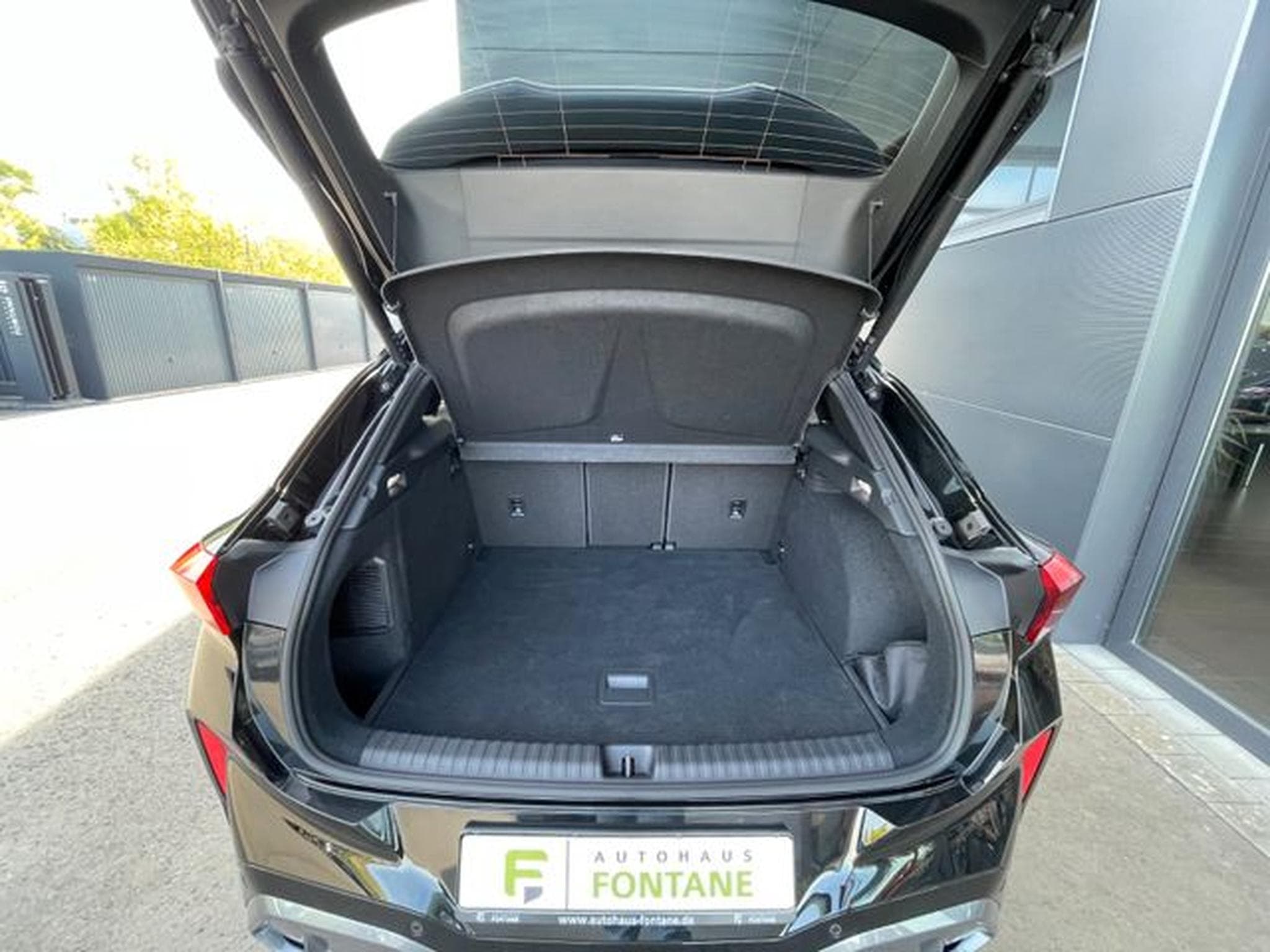 Cupra Terramar Terramar PHEV eHybrid 200kW VZ Schalensitz Stand (2025) - Photo 13