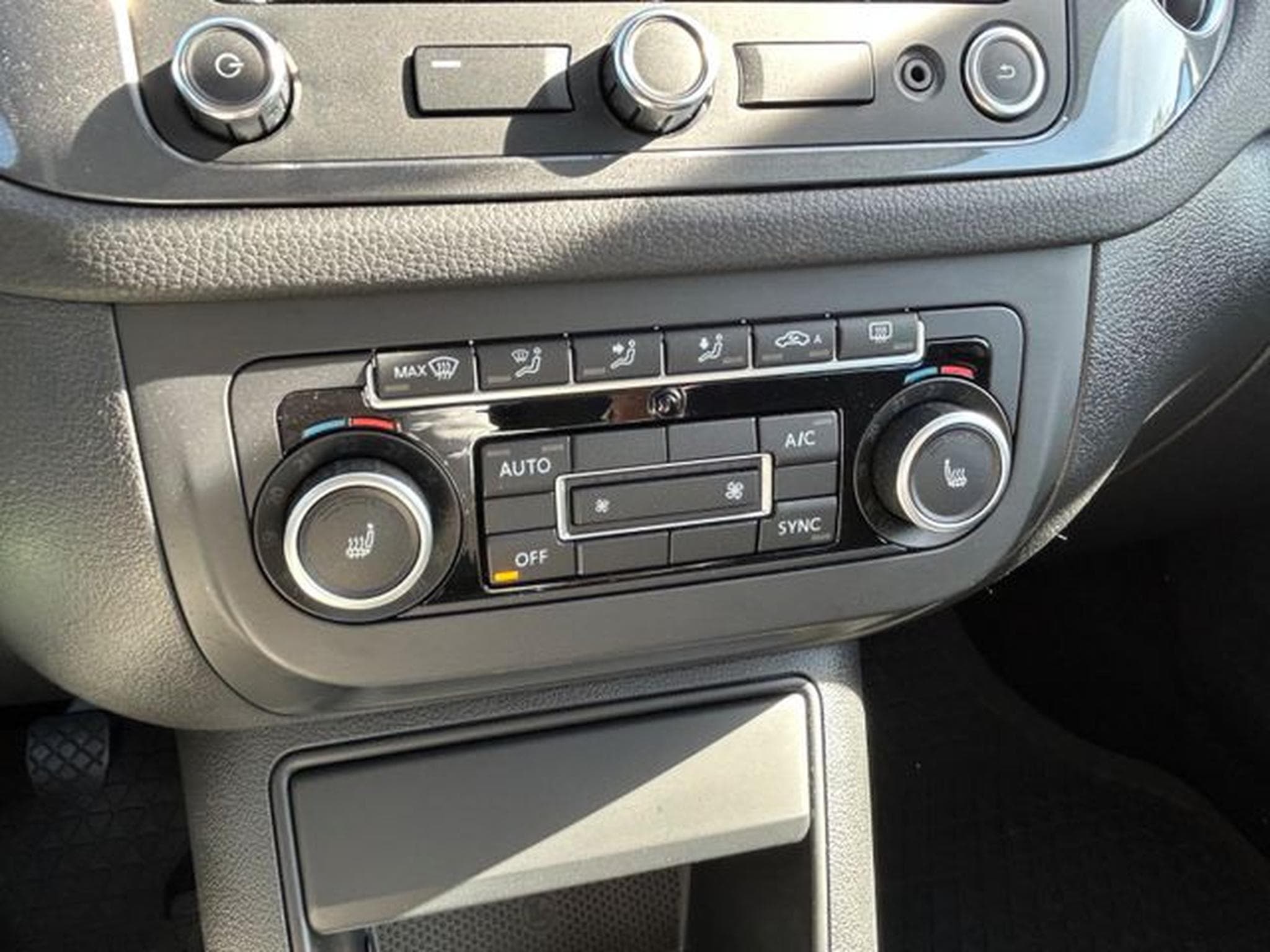 VW Tiguan Tiguan Sport &amp; Style BMT *Navi*Bi-Xenon*Alcantar (2013) - Photo 12