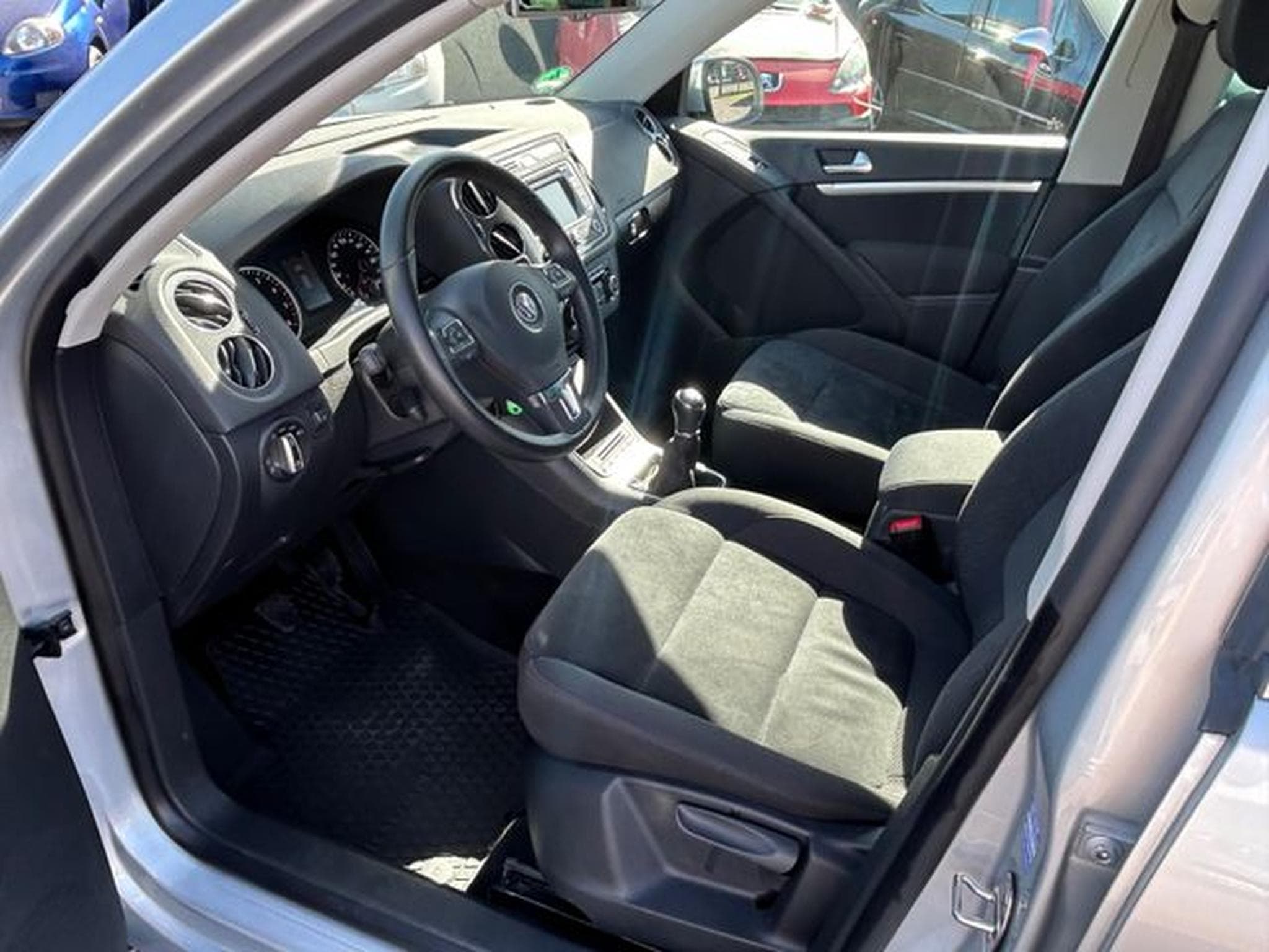 VW Tiguan Tiguan Sport &amp; Style BMT *Navi*Bi-Xenon*Alcantar (2013) - Photo 7