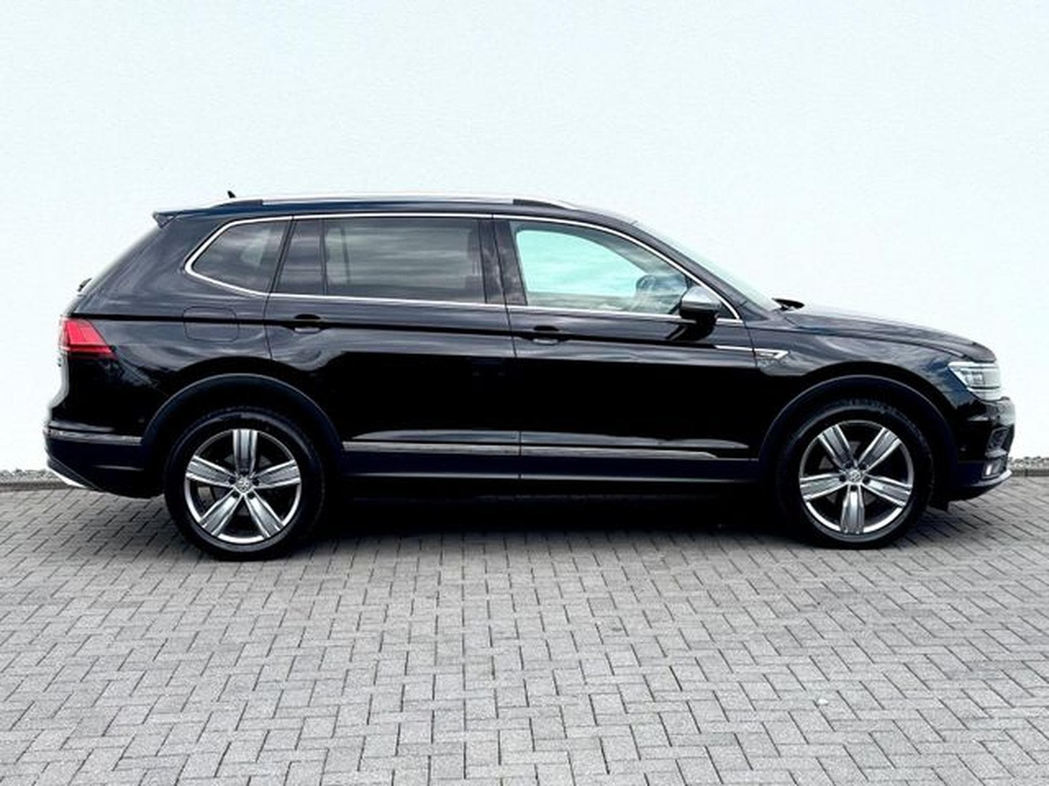 VW Tiguan Tiguan Allspace 2.0 TDI DSG 4Motion 7.SITZER (2017) - Foto 4