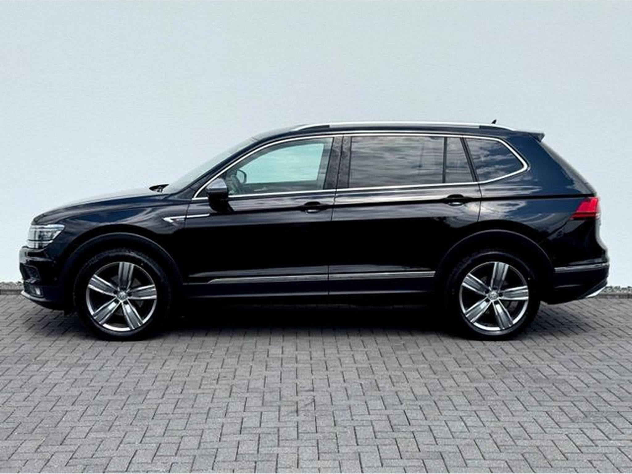 VW Tiguan Tiguan Allspace 2.0 TDI DSG 4Motion 7.SITZER (2017) - Foto 8