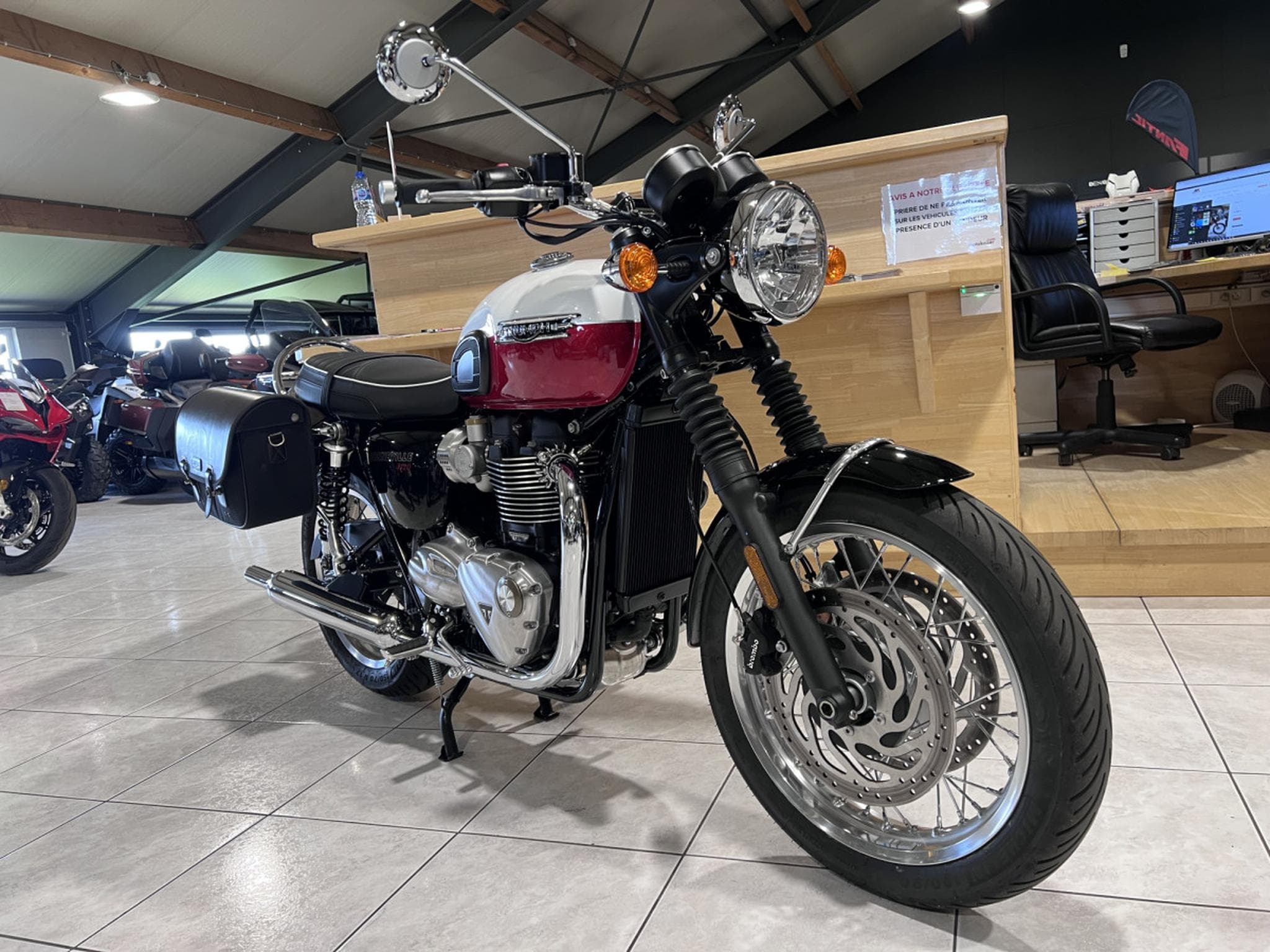 Triumph Bonneville 1200 cc (2025) - Photo 2