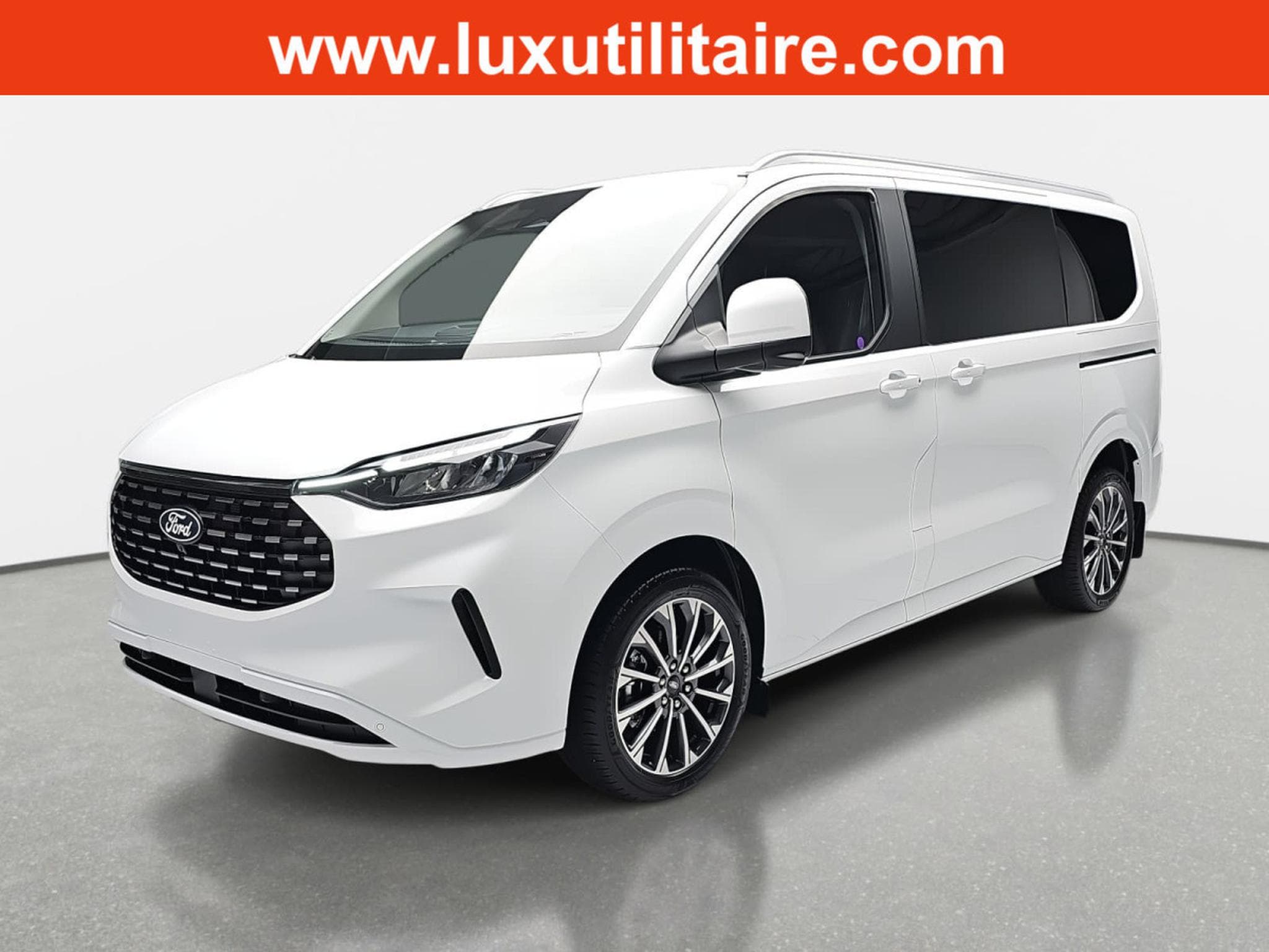 Ford Tourneo 2.0 TDCI ECOBLUE 170 L1 Titanium X (2026) - Photo 2