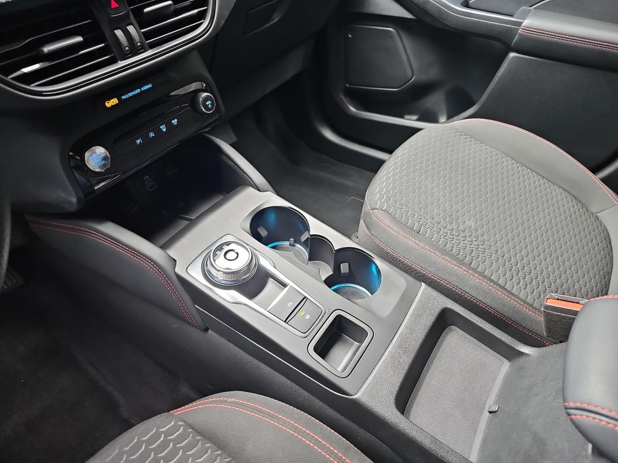 Ford Kuga 1.5 EcoBoost 186 Auto ST-Line (2025) - Photo 11