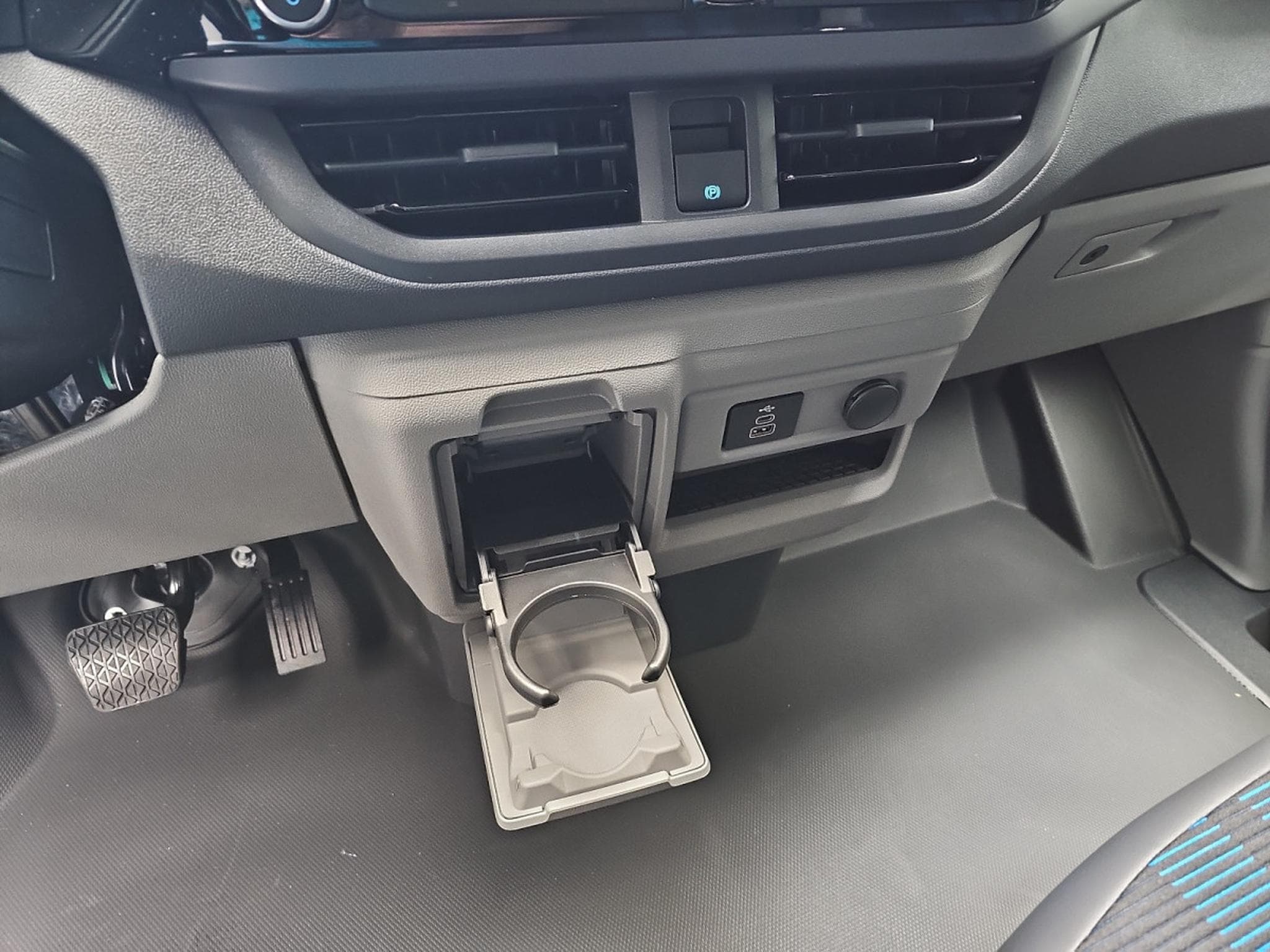 Ford Transit 2.0 ECOBLUE 170 BVA L1H1 Sport (2026) - Foto 12