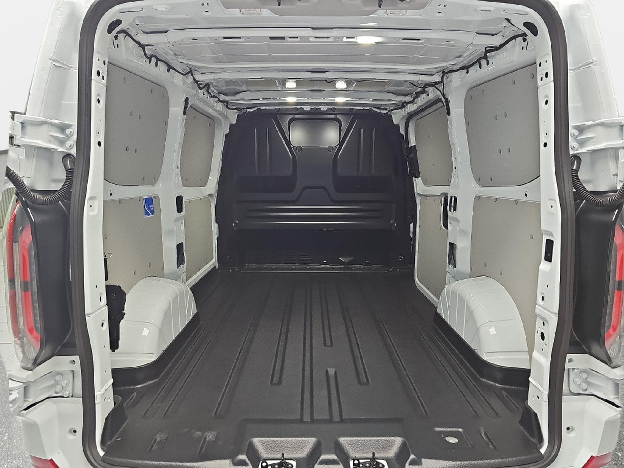 Ford Transit 2.0 ECOBLUE 170 BVA L1H1 Sport (2026) - Foto 14