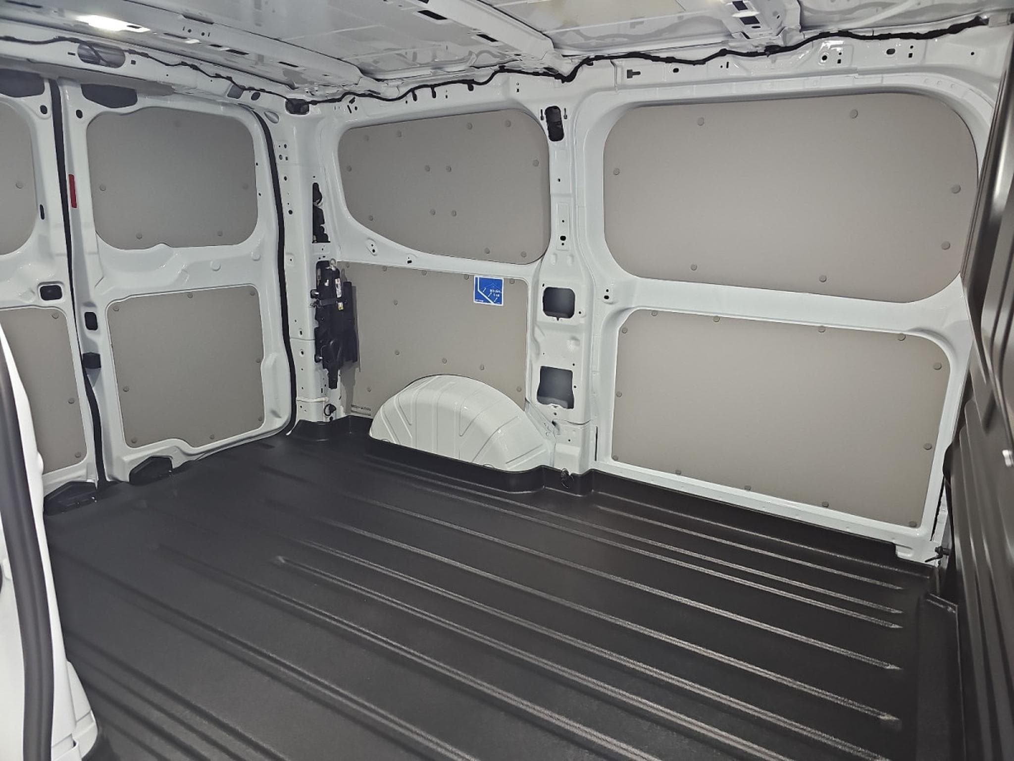 Ford Transit 2.0 ECOBLUE 170 BVA L1H1 Sport (2026) - Foto 17
