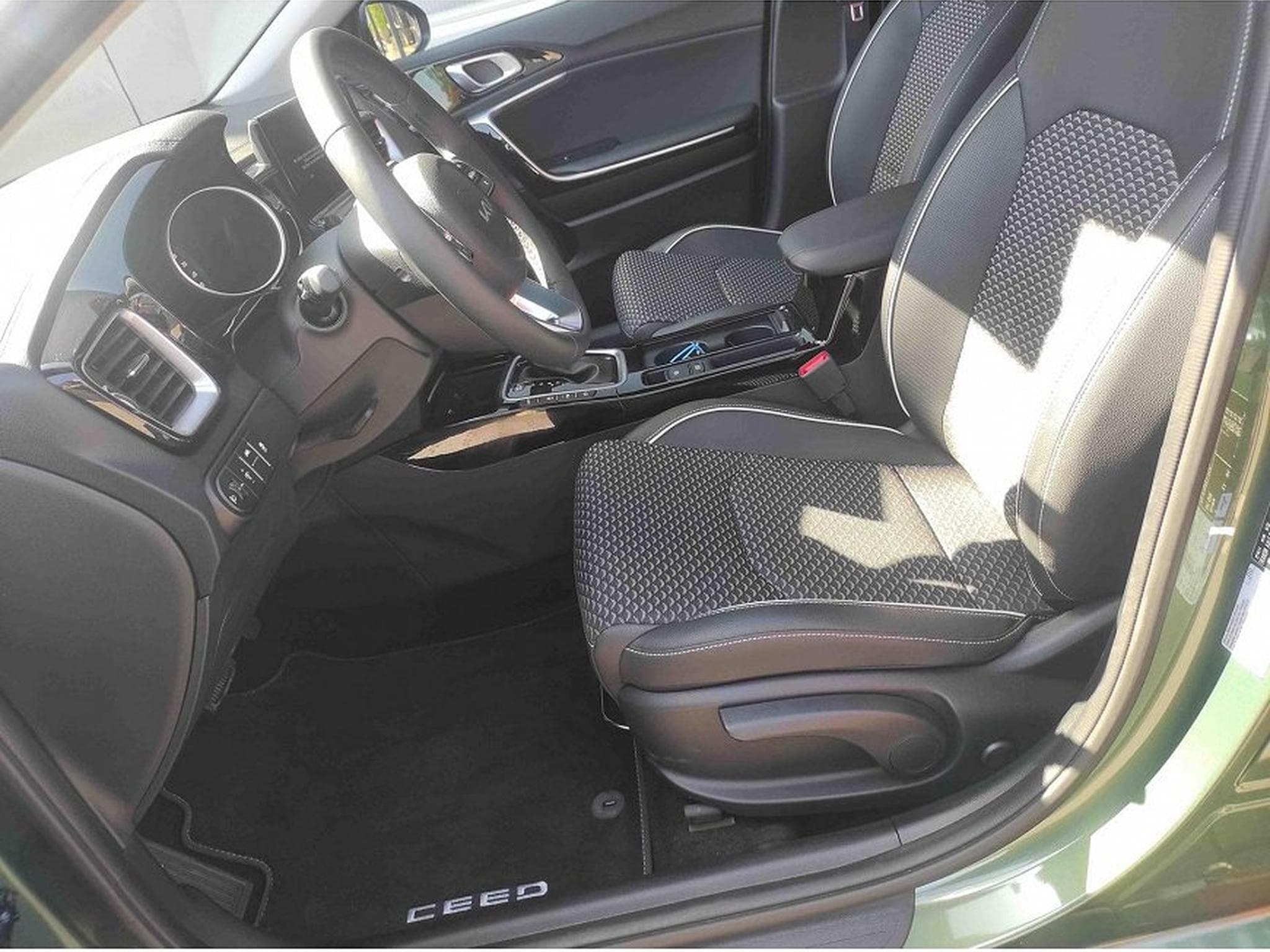 Kia Ceed (2022) - Photo 8