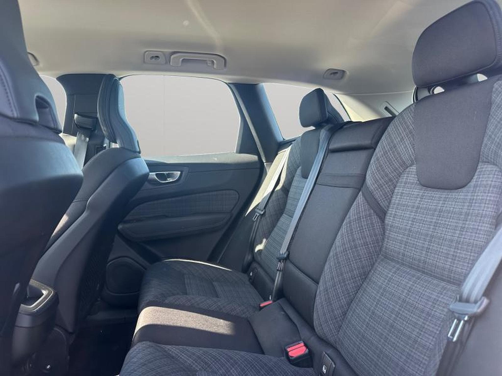 Volvo XC60 B4 Core / Diesel (2023) - Photo 13