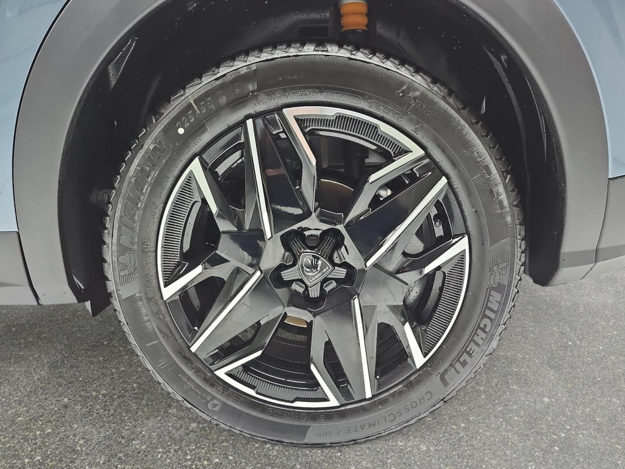 Peugeot 3008 1.2 Hybrid 145 E-DSC6 GT (2025) - Photo 6