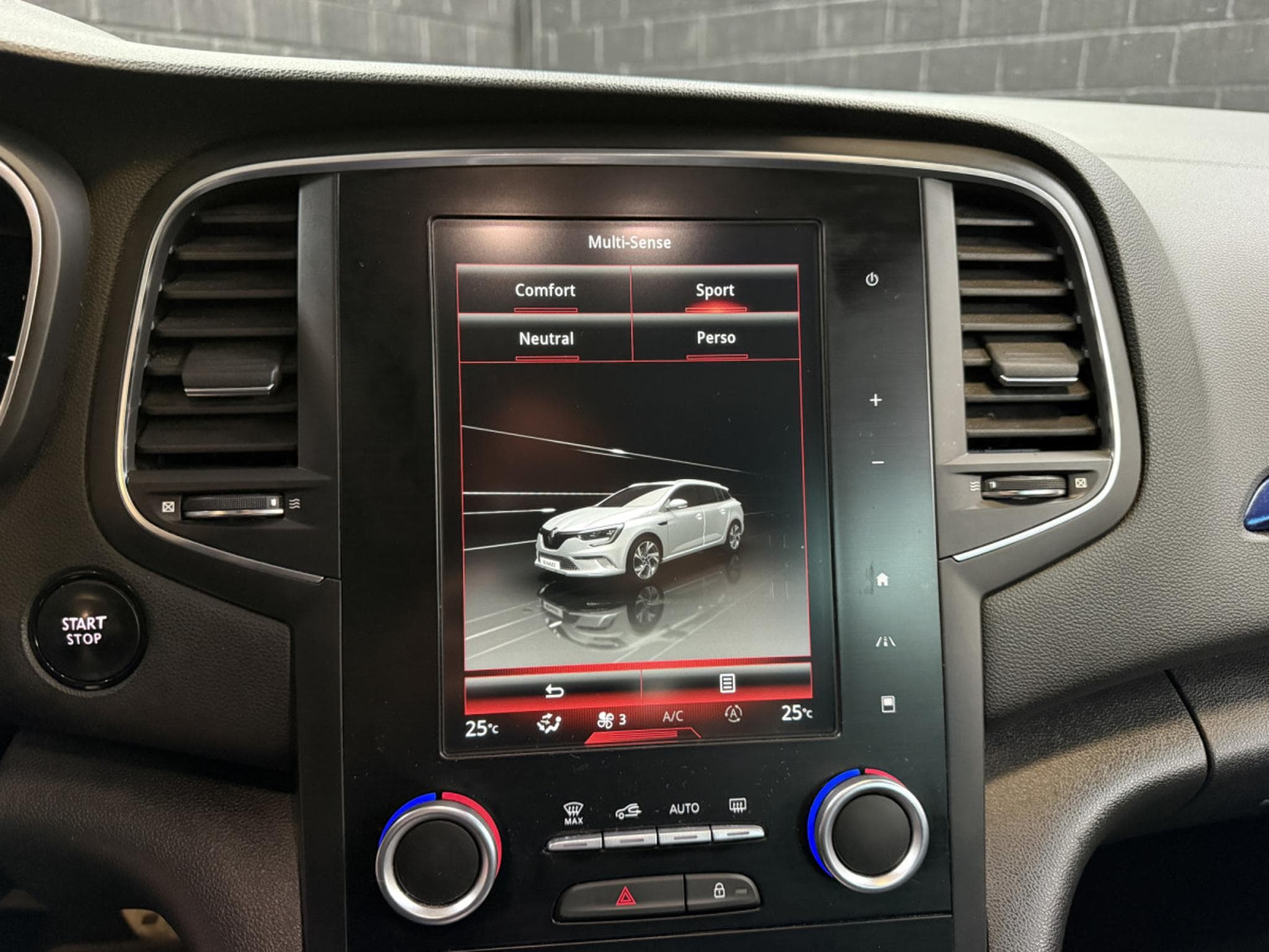Renault Megane 1.6L *GT* *Toit Pano* (2017) - Foto 17