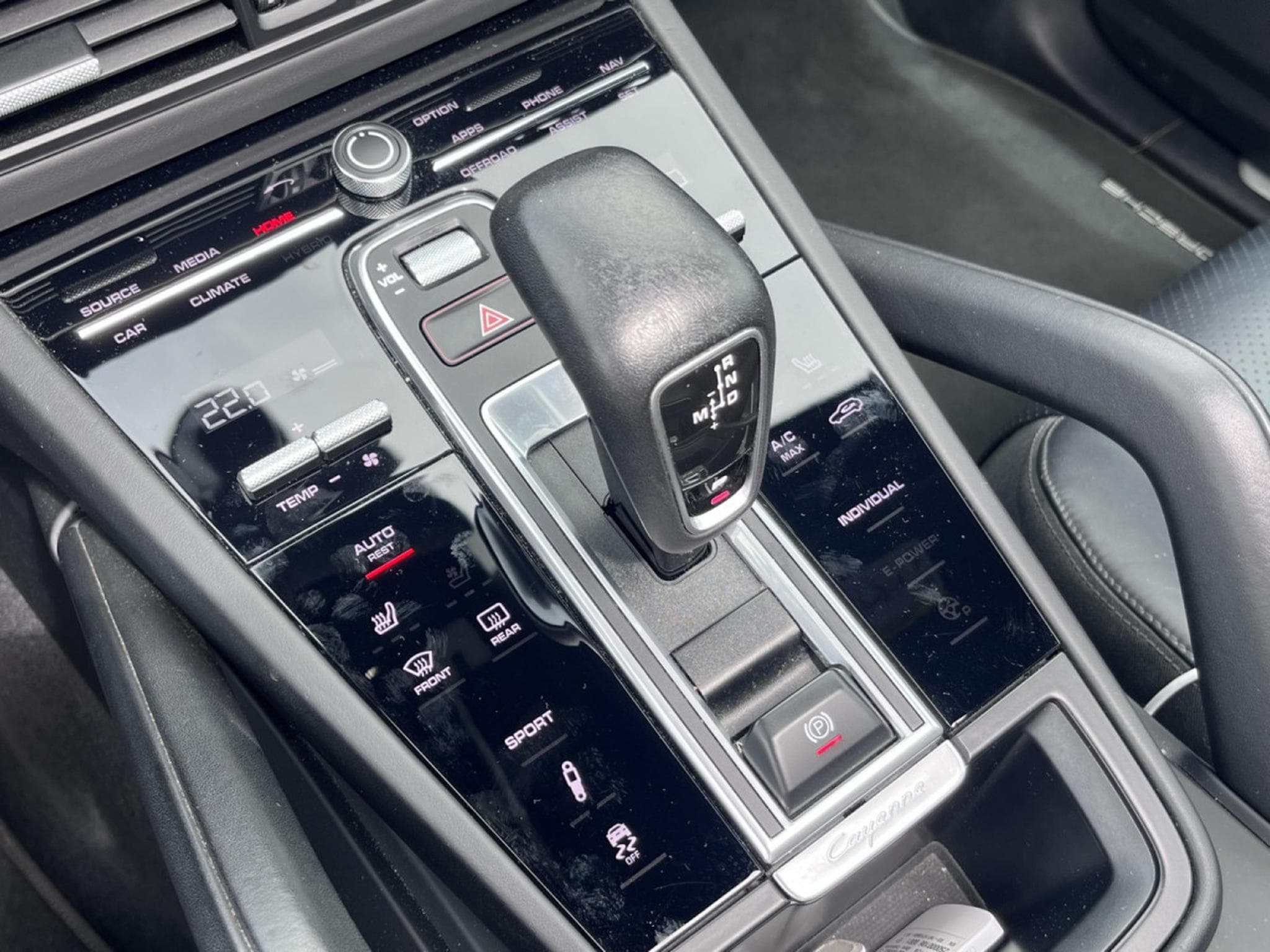 Porsche Cayenne 3.0 V6/PANORAMA/KAMERA/21/1ST HAND/VOLL SERVICE (2018) - Photo 13