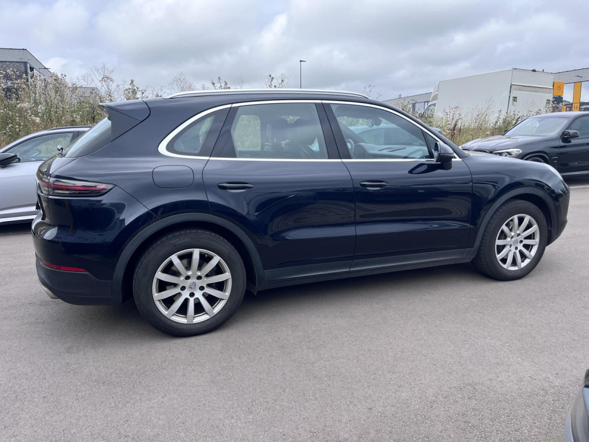 Porsche Cayenne 3.0 V6/PANORAMA/KAMERA/21/1ST HAND/VOLL SERVICE (2018) - Photo 2