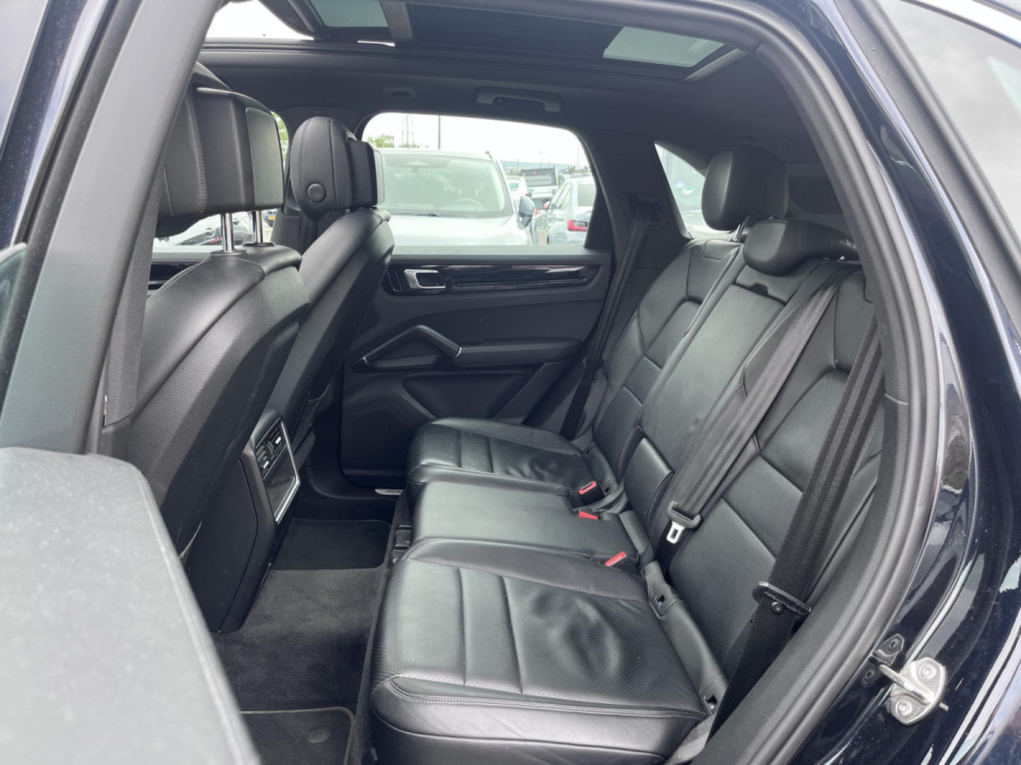 Porsche Cayenne 3.0 V6/PANORAMA/KAMERA/21/1ST HAND/VOLL SERVICE (2018) - Photo 22
