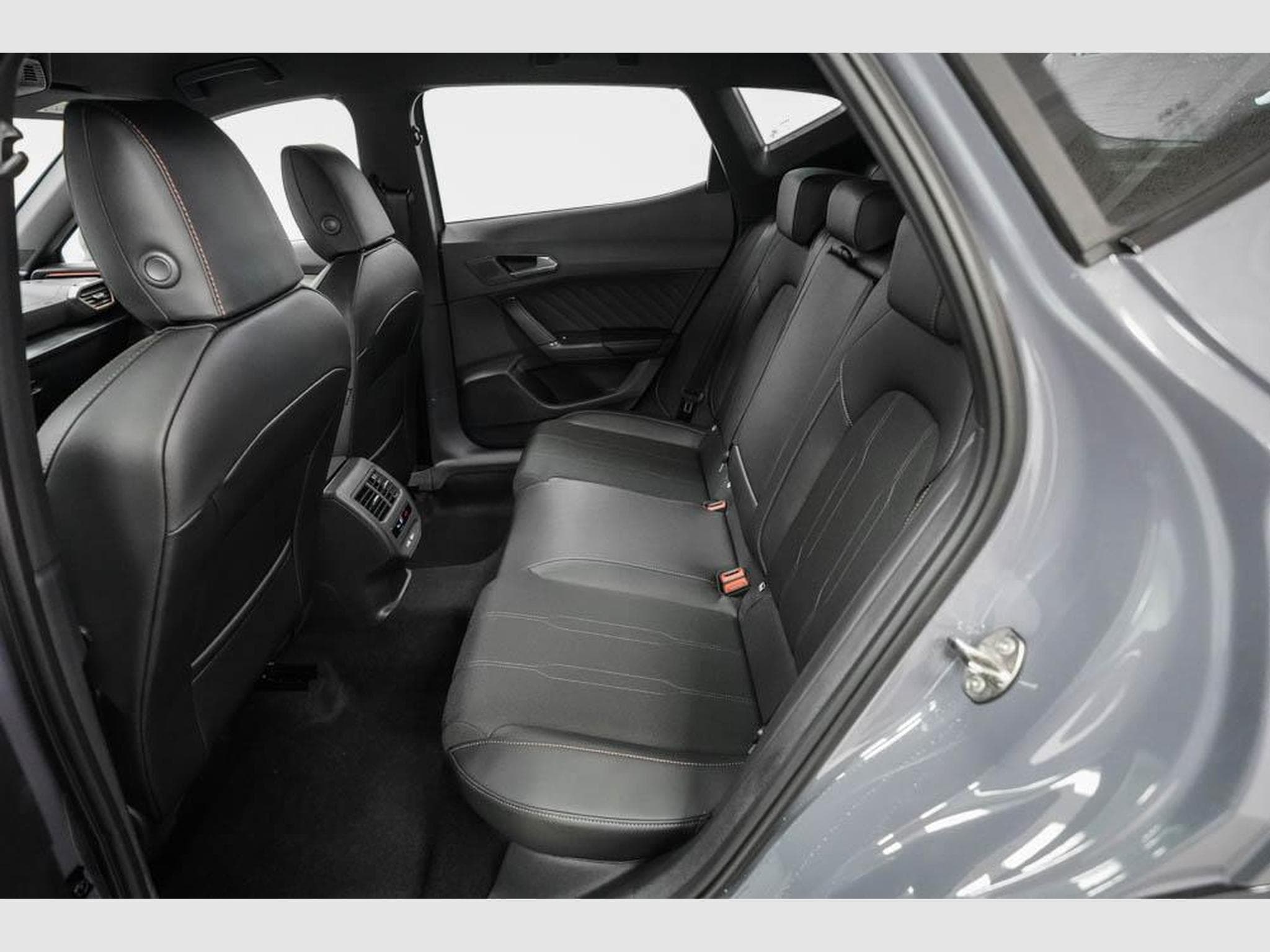 Cupra Formentor 1,5 eTSI DSG (2025) - Foto 17
