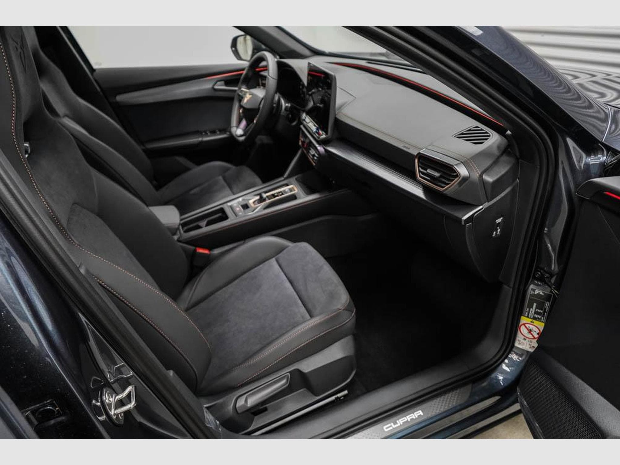 Cupra Formentor 2,0 TSI DSG (2025) - Photo 19