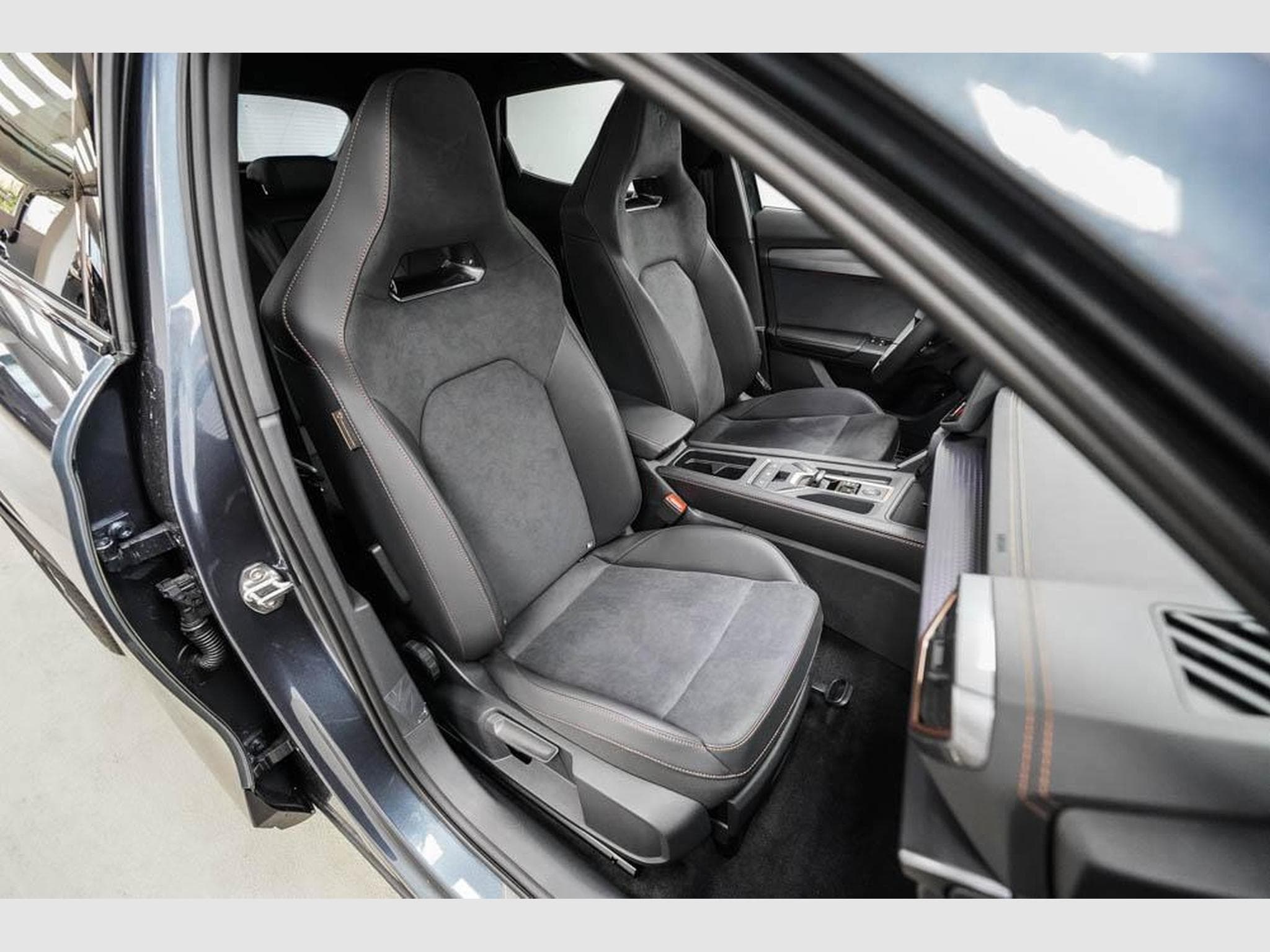 Cupra Formentor 2,0 TSI DSG (2025) - Photo 20