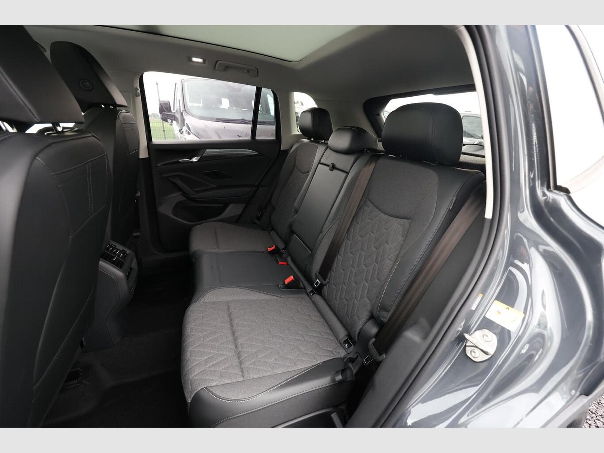 VW Tiguan DSG LED+ Pano (2026) - Photo 10