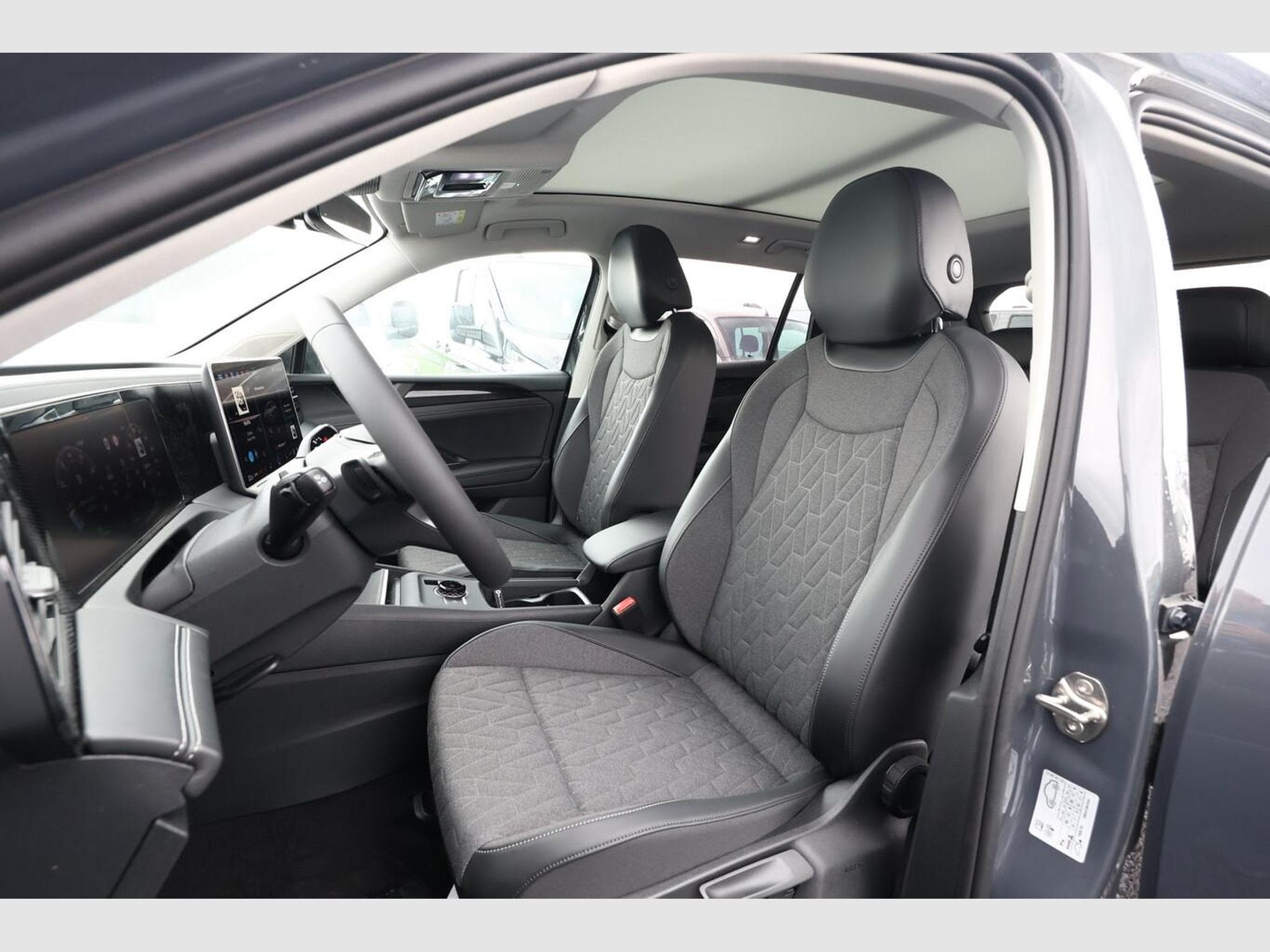 VW Tiguan DSG LED+ Pano (2026) - Photo 6